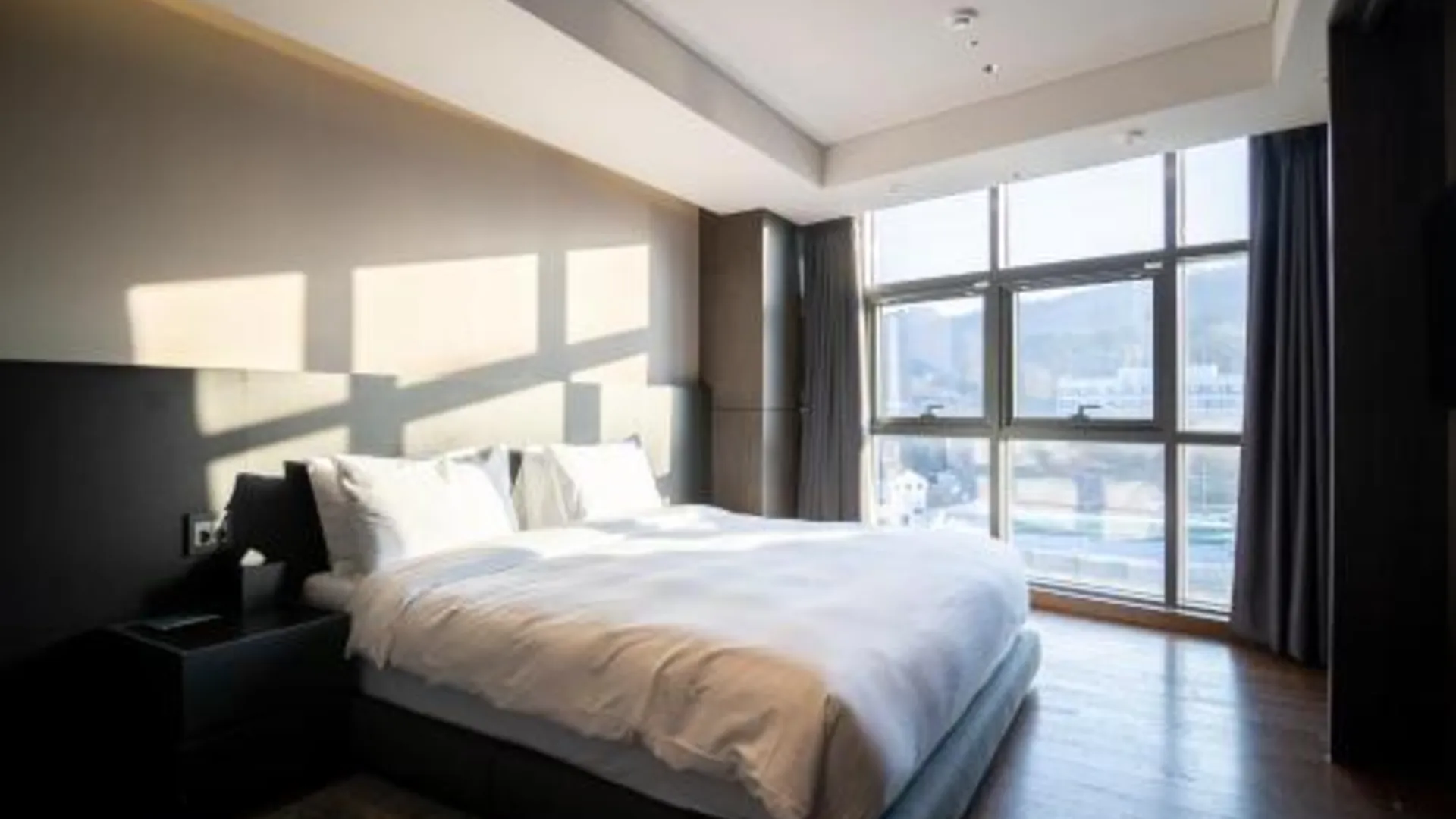 서울 홈즈 레드 명동 4성급 호텔 스위트룸