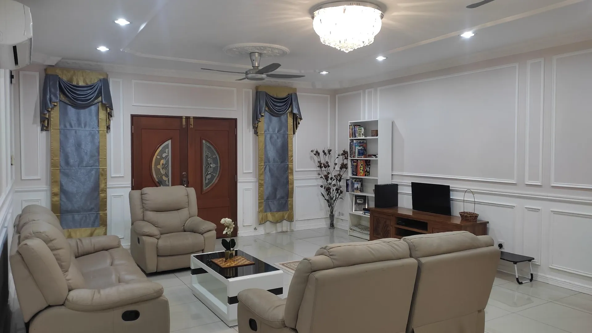 말라카 바투 베렌담의 프라이빗 하우스 (5000m², 침실 6개, 프라이빗 욕실 5개) 2성급 싱글룸 외관