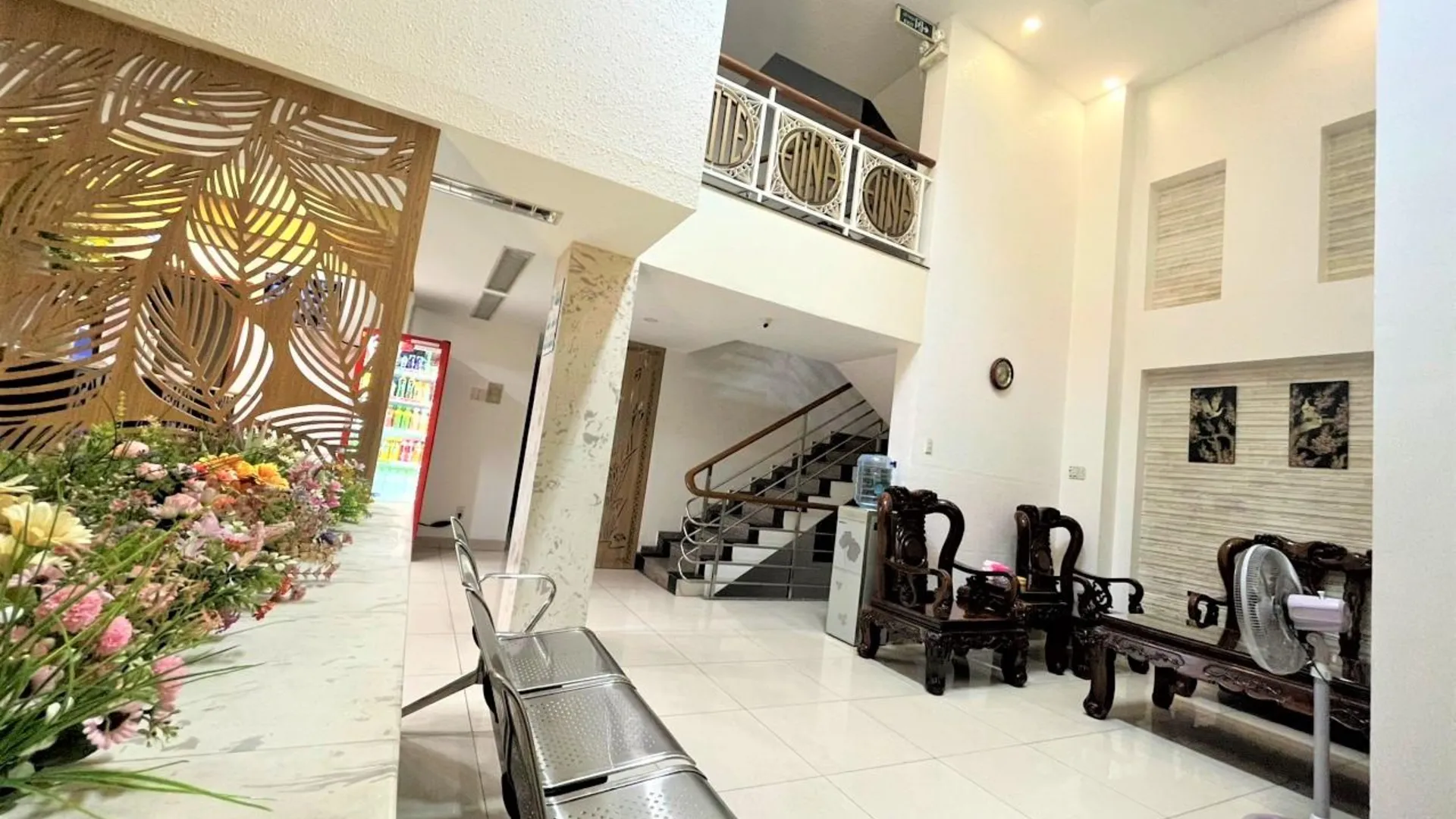 호치민 딘딘 2 에어포트 호텔 2성급 호텔 로비