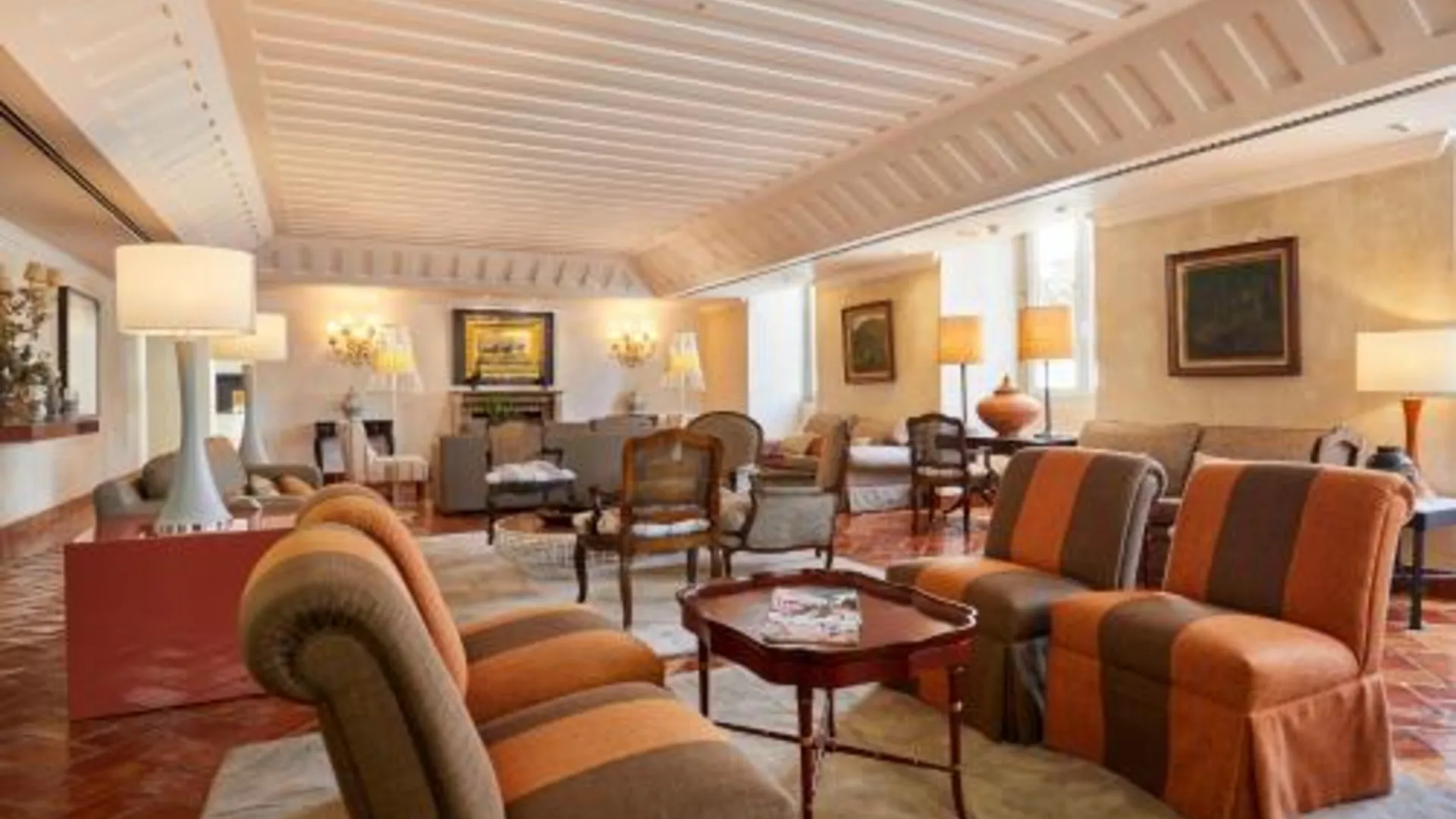 에스트레모즈 파테우 두스 솔라르스 참 호텔 4성급 호텔 로비