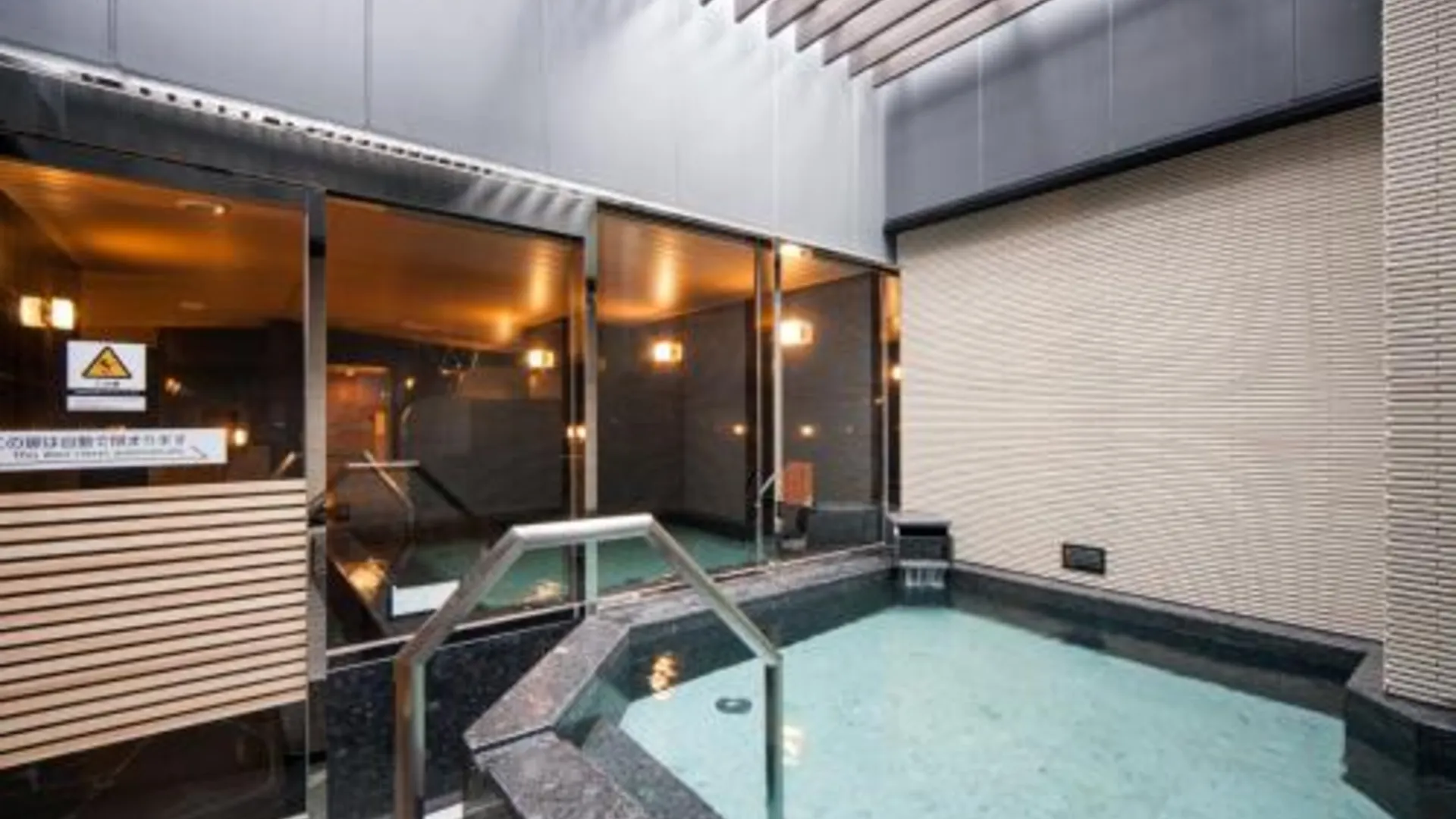 도쿄 / 동경 APA 호텔 스가모 에키마에 3성급 호텔 외관