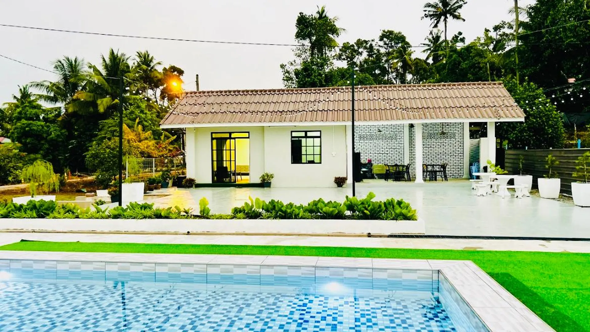 테메르로 AZZAHRA HOMESTAY & CHALETS 5성급 호텔 수영장