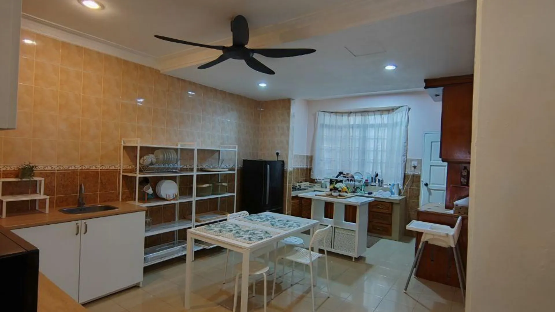 말라카 바투 베렌담의 프라이빗 하우스 (2400m², 침실 4개, 프라이빗 욕실 3개) 3성급 싱글룸 로비