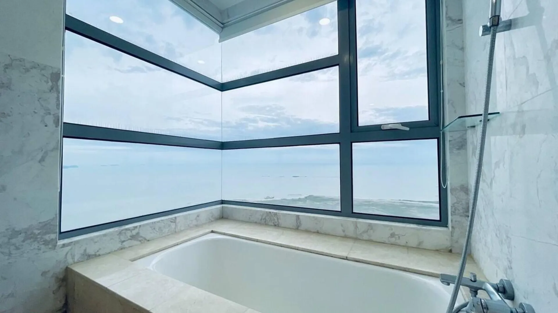 말라카 멜라카 라야의 프라이빗 하우스 (100m², 침실 3개, 프라이빗 욕실 3개) 3성급 싱글룸 수영장