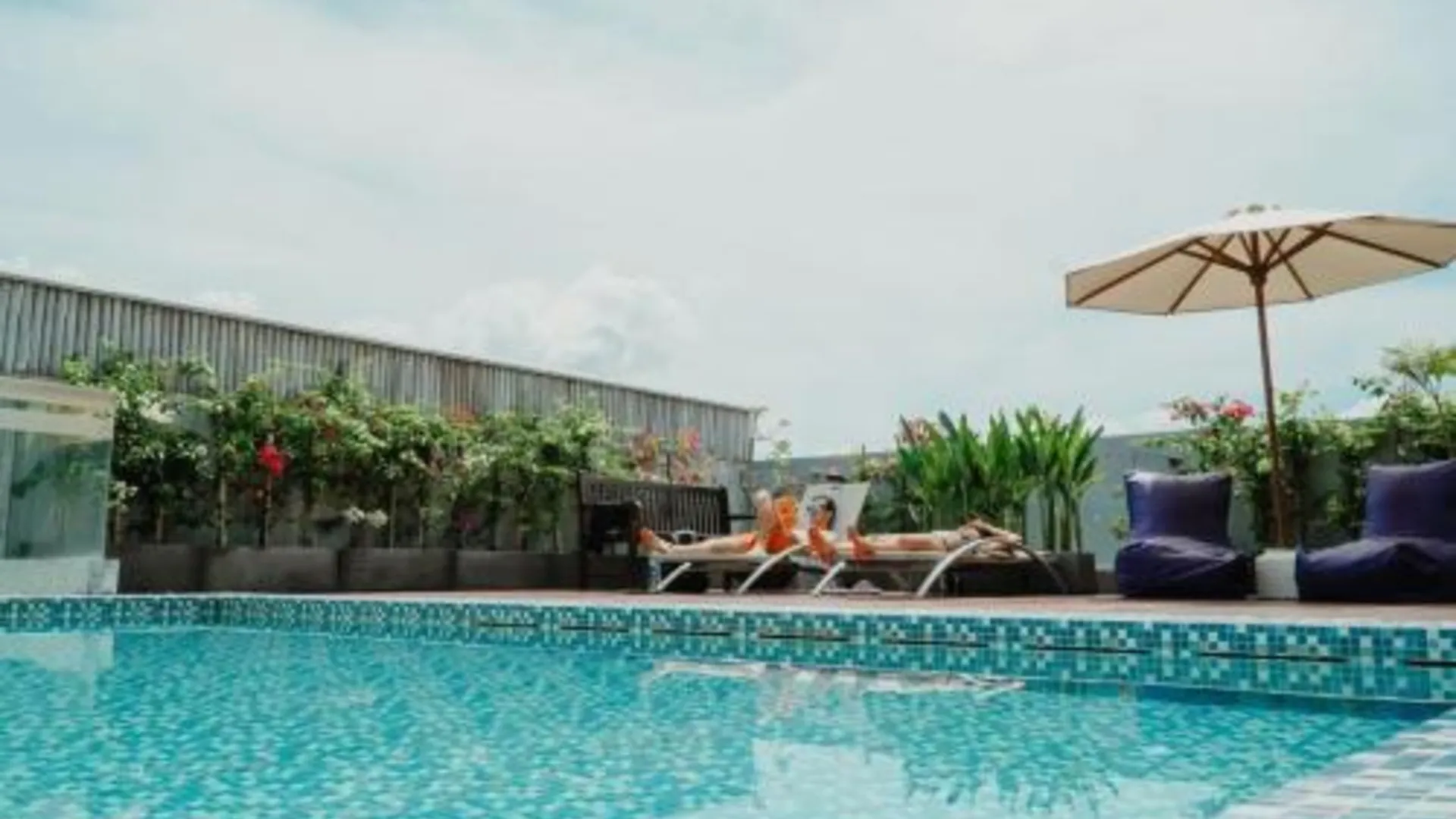 발리 Bali Bustle Pararaton Coliving and Coworking Space 3성급 호텔 로비