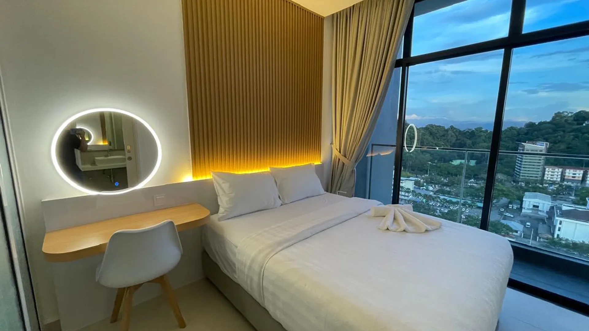 코타키나발루 시티 센터의 프라이빗 하우스 (m², 침실 2개, 프라이빗 욕실 1개) 3성급 싱글룸 스위트룸