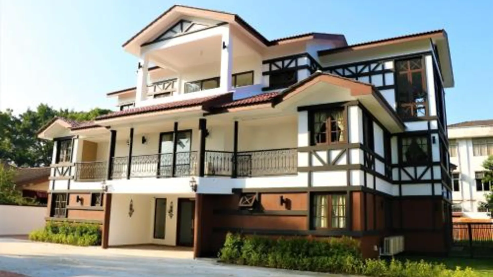 이포 더 튜더 2성급 호텔 외관