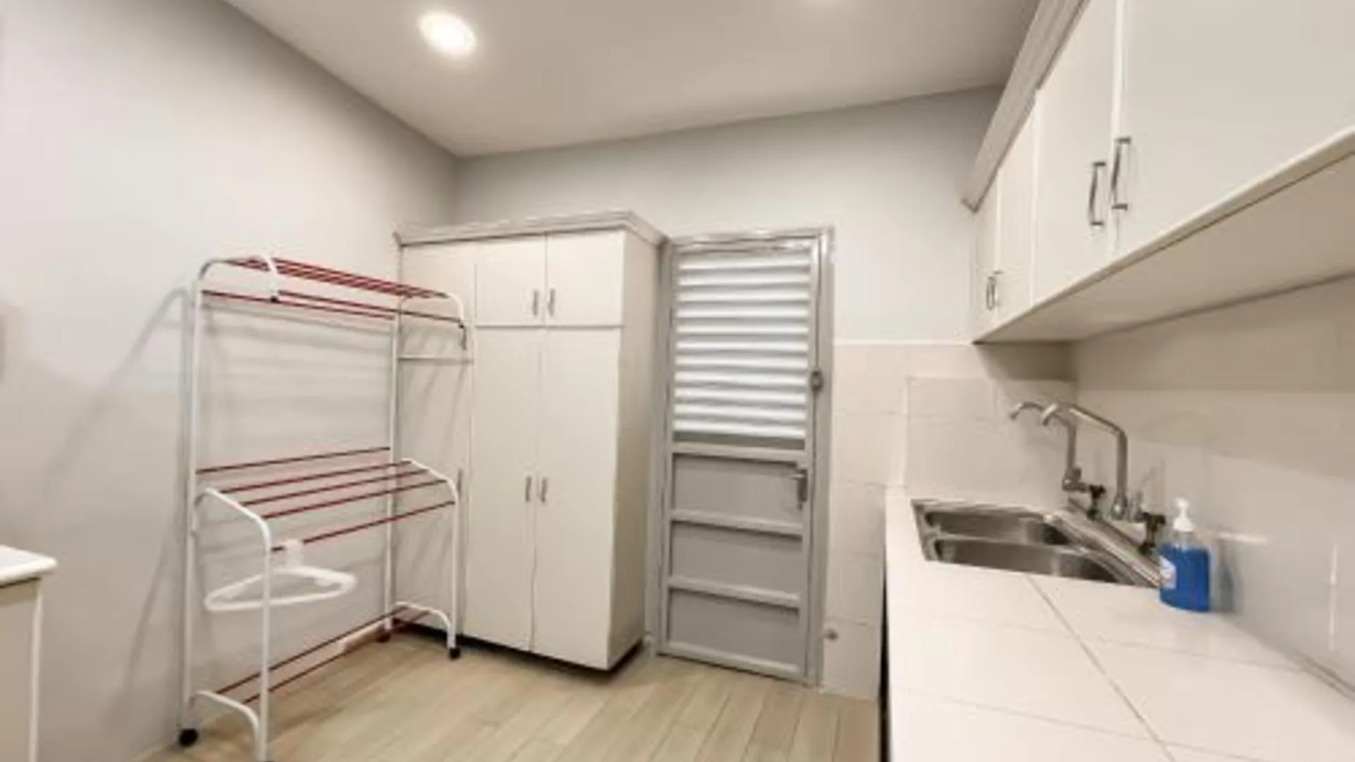 이포 타만 반다라야의 프라이빗 하우스 (m², 침실 4개, 프라이빗 욕실 4개) 3성급 게스트하우스 수영장