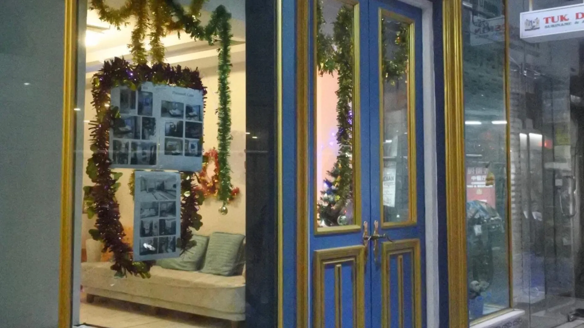 방콕 빠투남 카사 2성급 호텔 외관