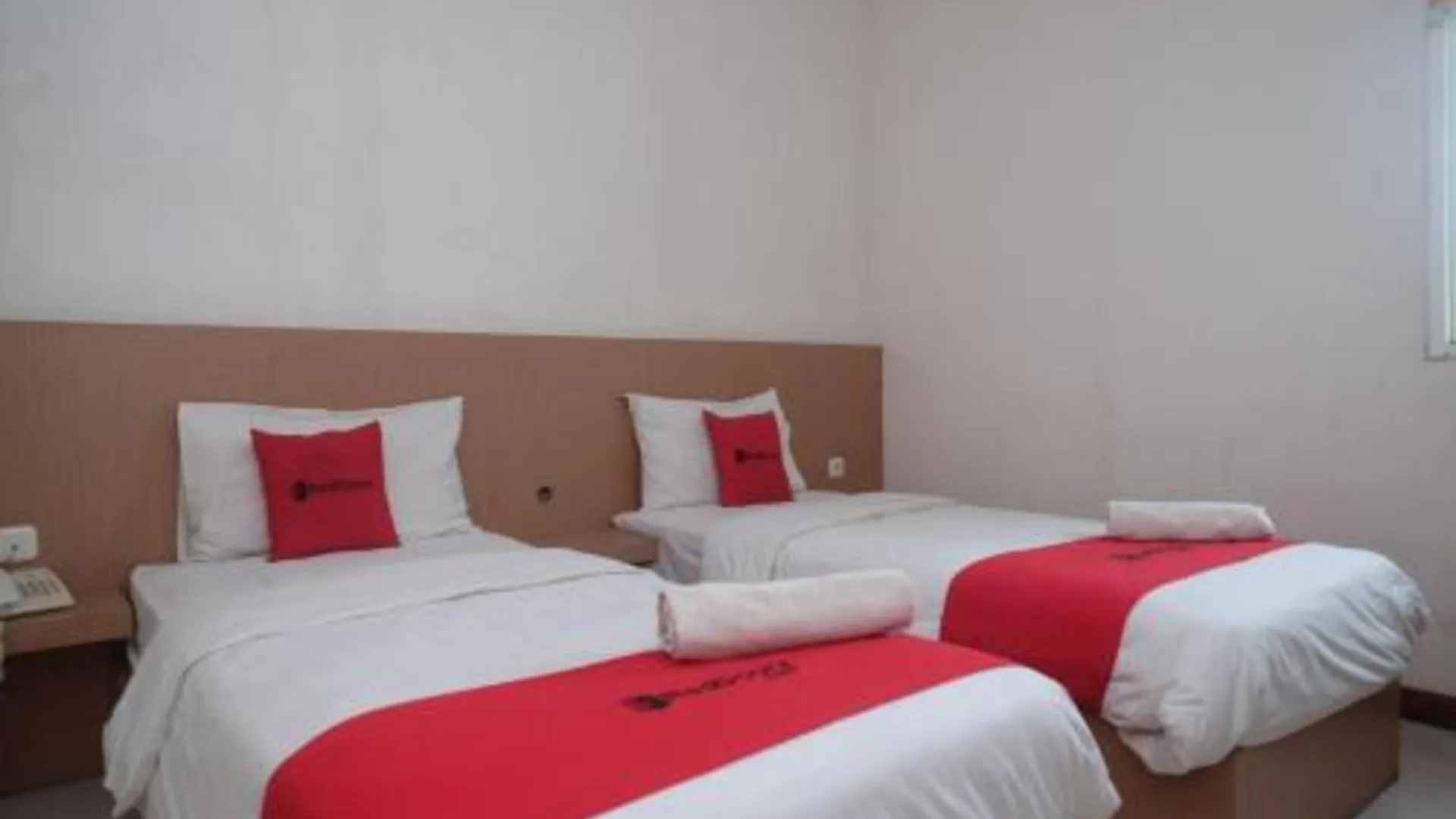 마카사르 RedDoorz @ Pengayoman Panakkukang 2 Makassar 2성급 호텔 스위트룸