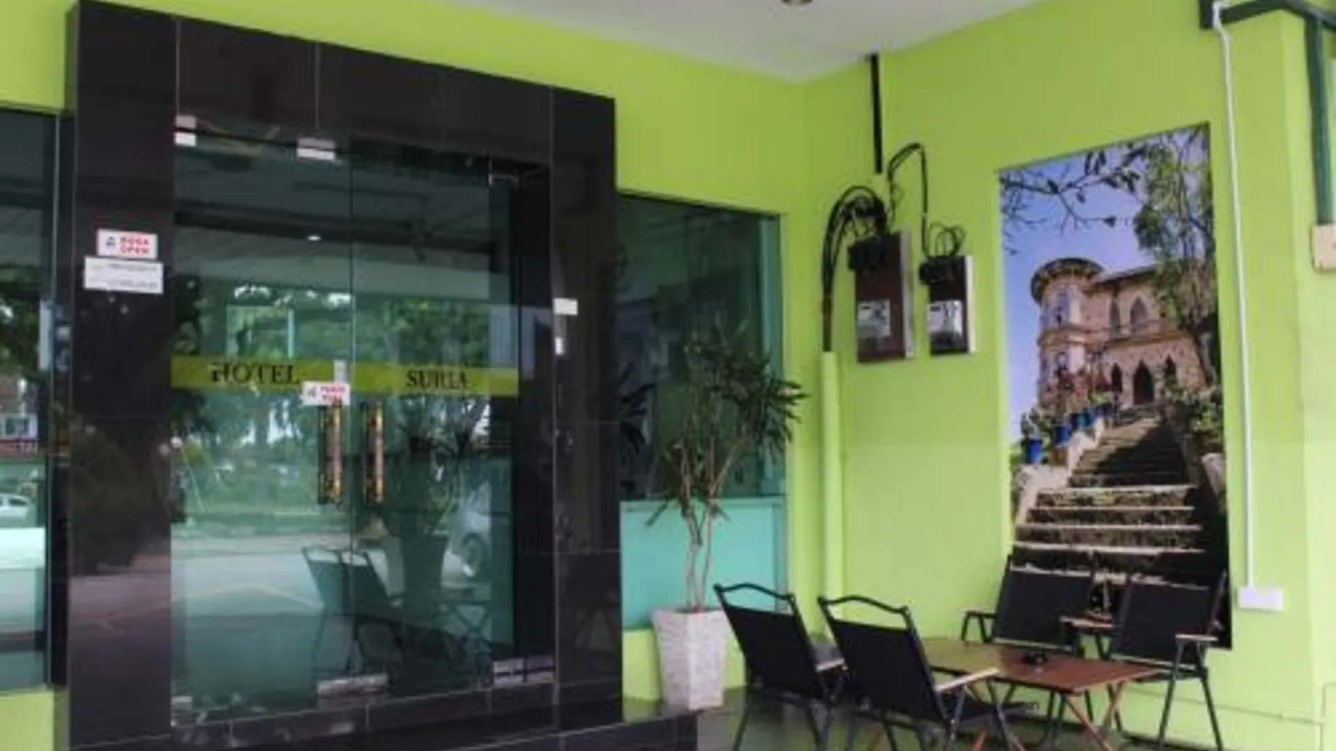 라하트 JQ Suria Lahat 3성급 호텔 수영장