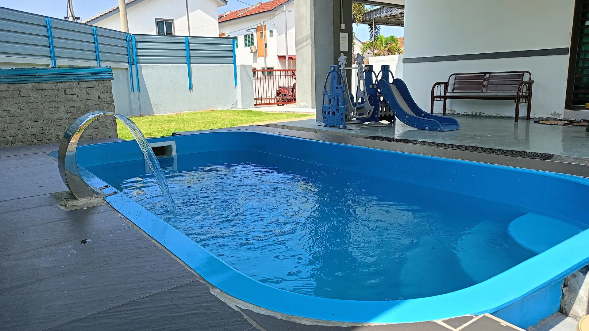 이포 탄중 람부탄의 프라이빗 하우스 (1400m², 침실 3개, 프라이빗 욕실 3개) 4성급 게스트하우스 객실