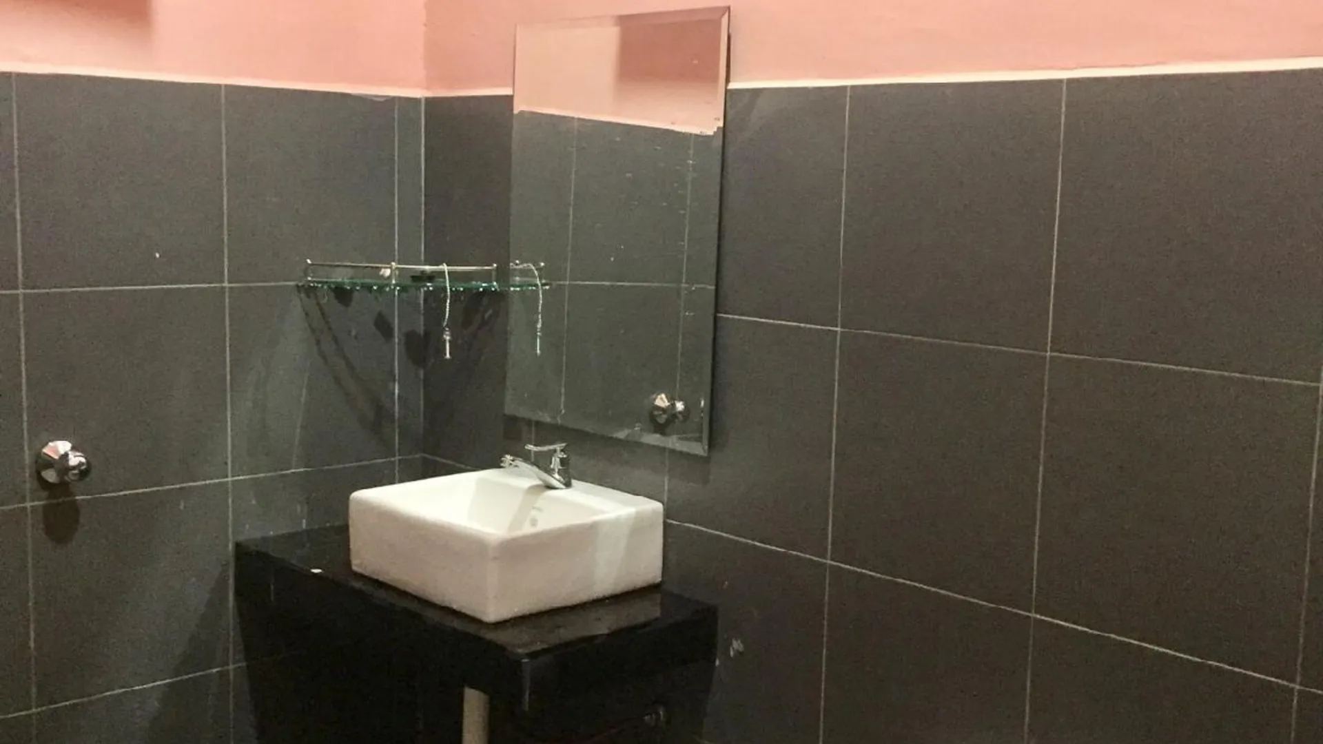 쿠알라 리피스 쿠알라 리피스 타운센터의 프라이빗 하우스 (1500m², 침실 3개, 프라이빗 욕실 3개) 3성급 싱글룸 부대시설