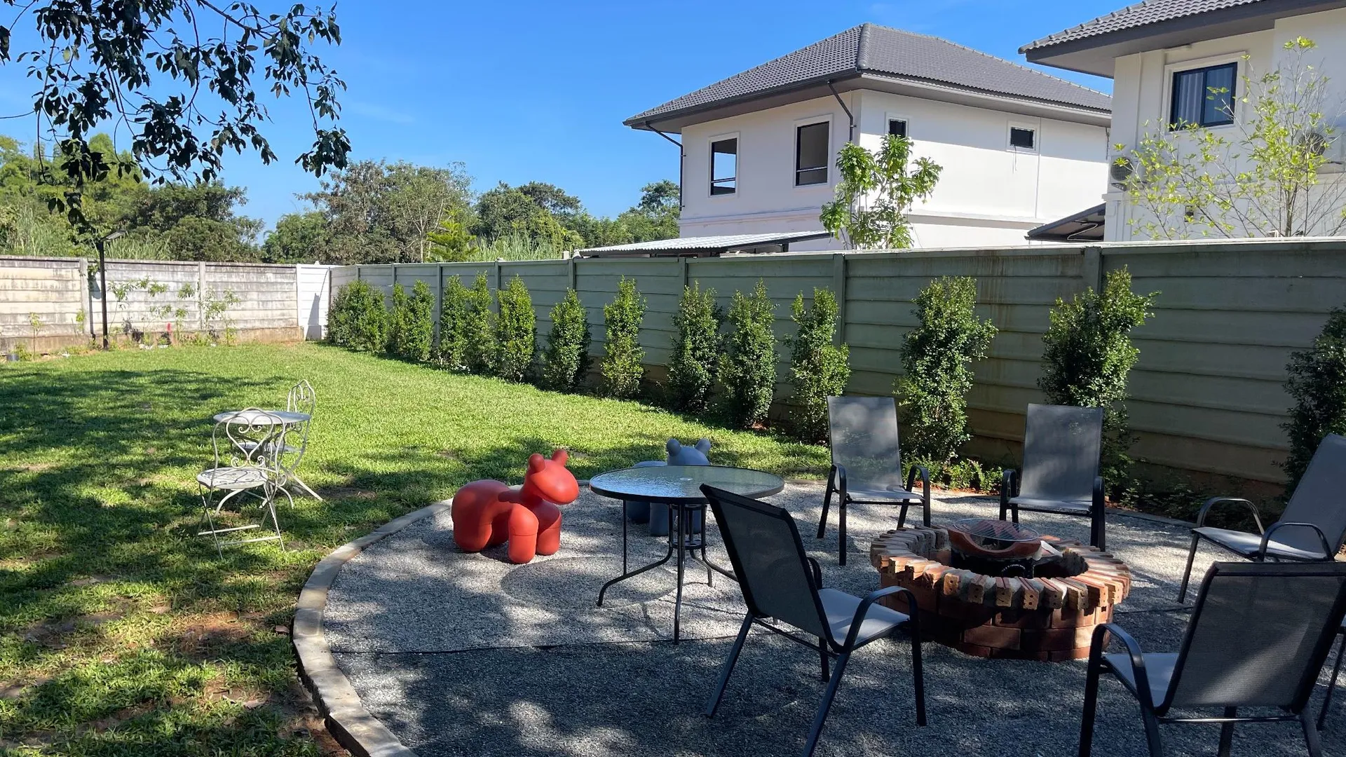 치앙라이 림꼭의 빌라 (m², 침실 3개, 프라이빗 욕실 3개) 4성급 싱글룸 수영장