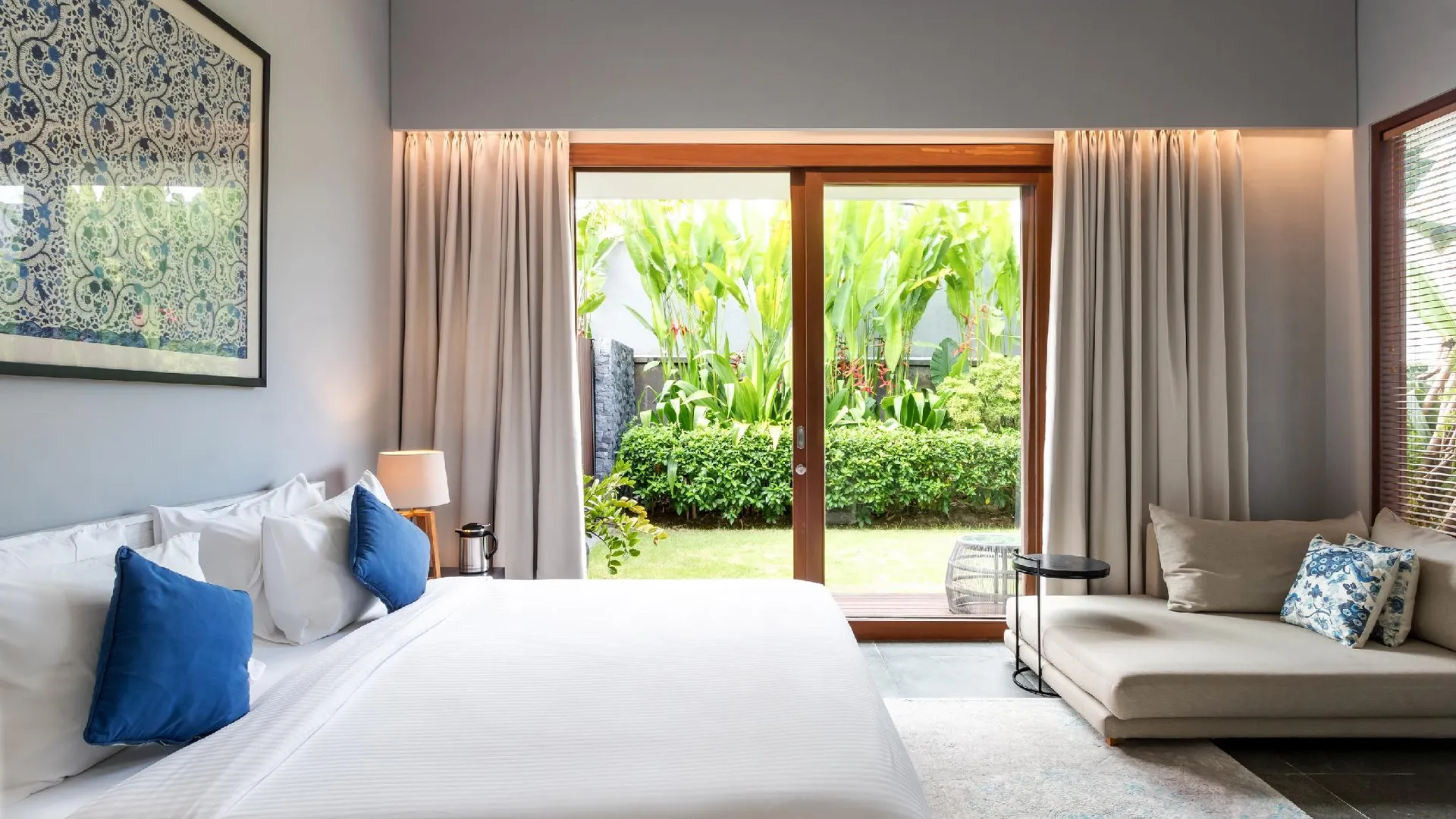 발리 아마린 스미냑 5성급 호텔 스위트룸