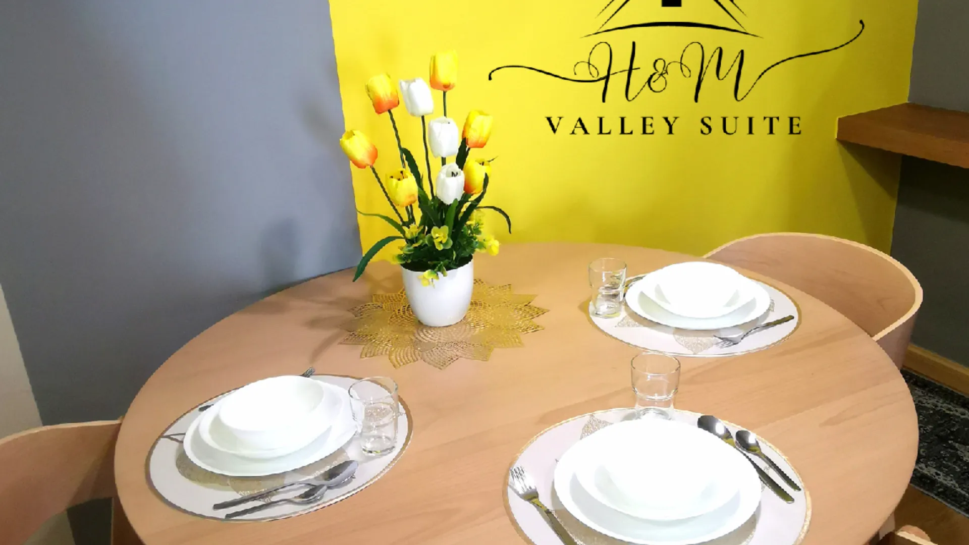 쿠안탄 반다르 인데라 마코타의 아파트먼트 (100m², 침실 1개, 프라이빗 욕실 1개) 4성급 싱글룸 레스토랑