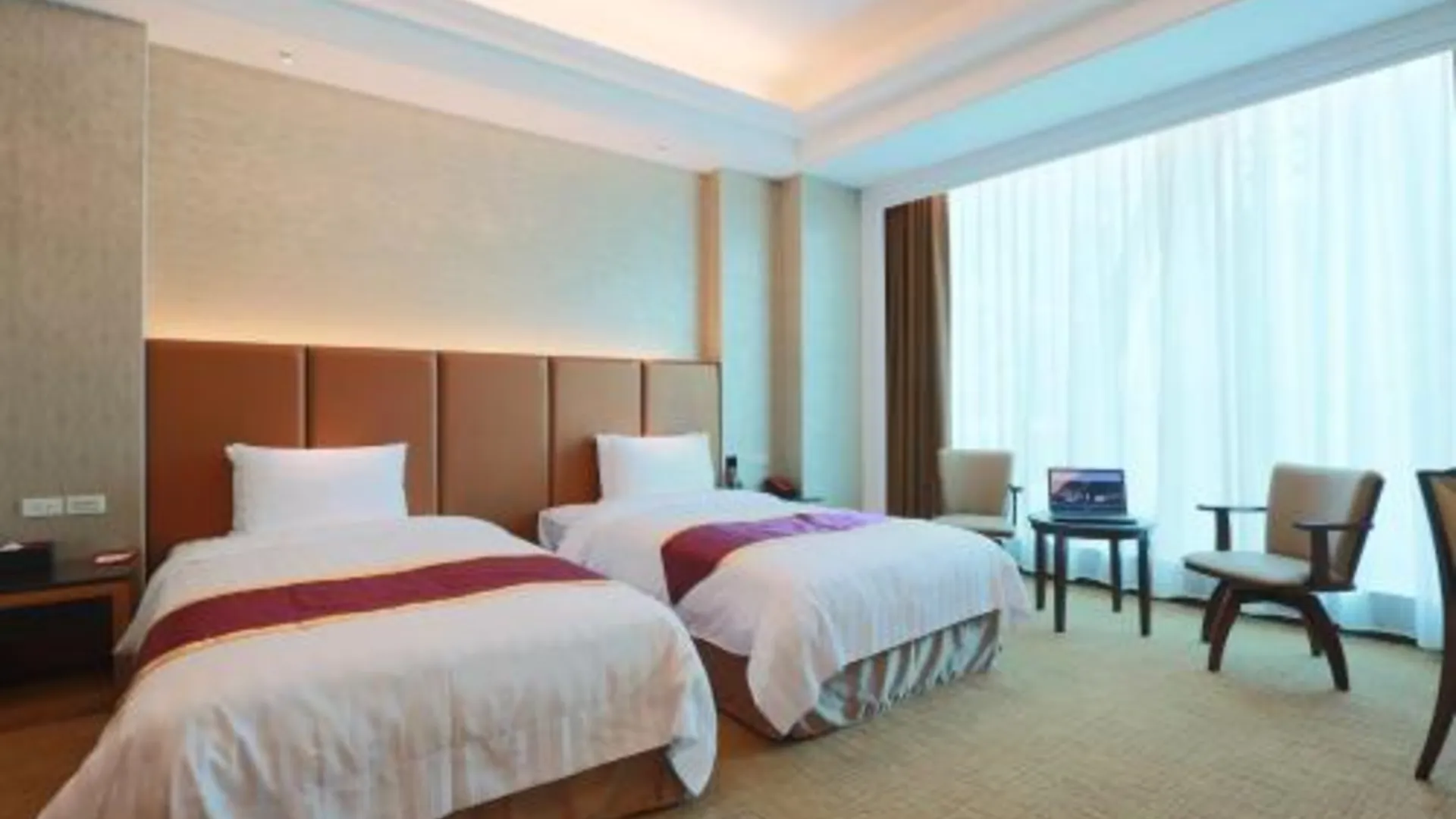 타이베이 해피니스 인 신좡 4성급 호텔 전망