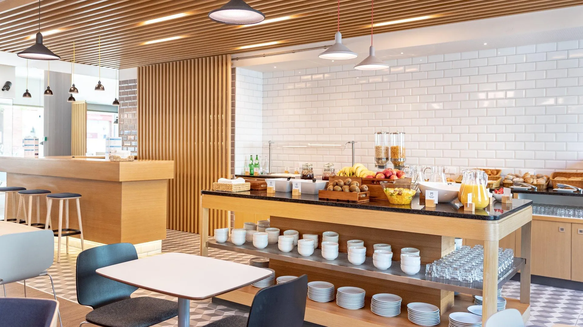 리스본 홀리데이 인 익스프레스 리스본 - 플라자 살다냐 바이 IHG 3성급 호텔 외관