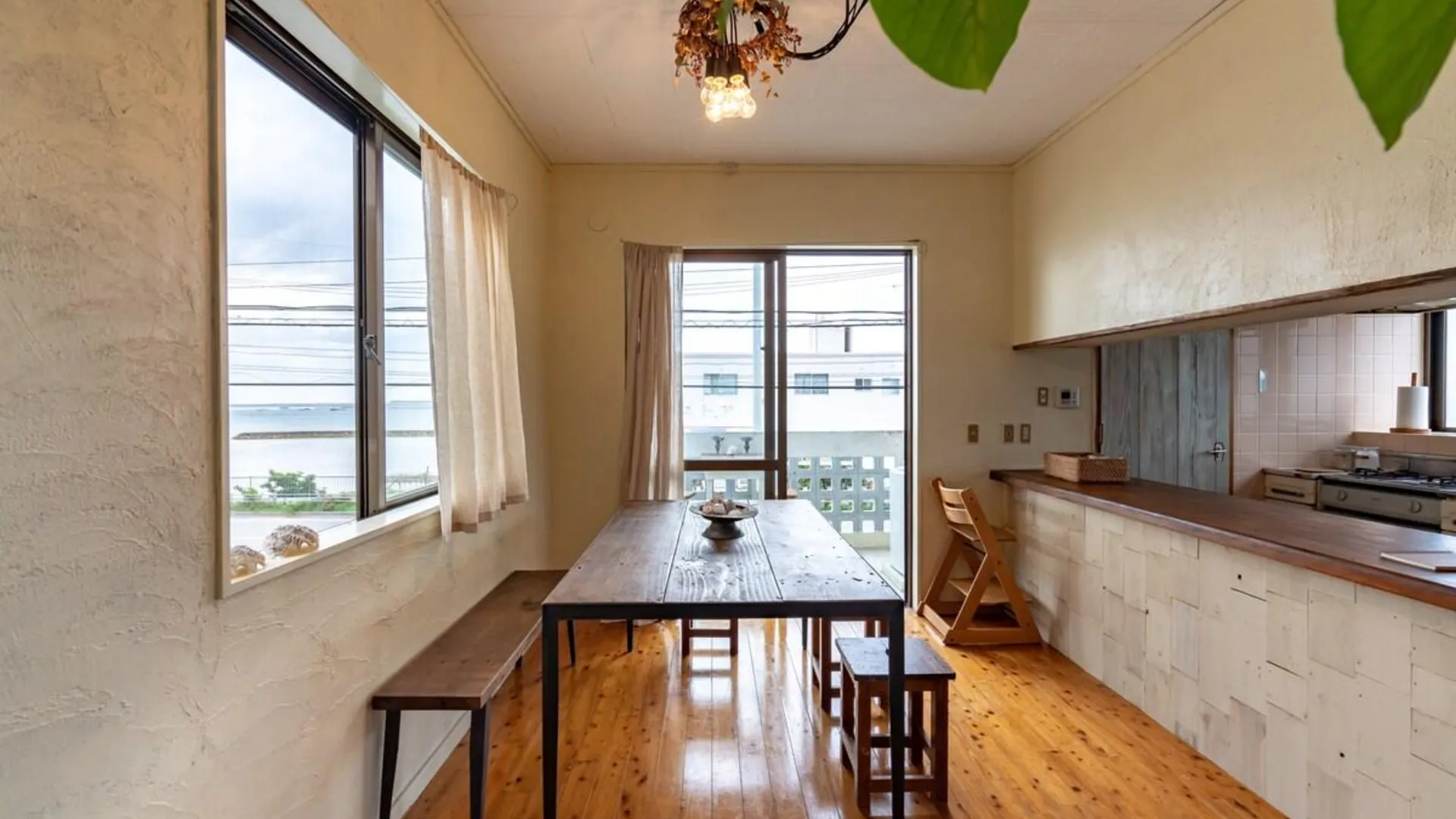 오키나와 본섬 모토부의 프라이빗 하우스 (m², 침실 2개, 프라이빗 욕실 1개) 4성급 게스트하우스 전망