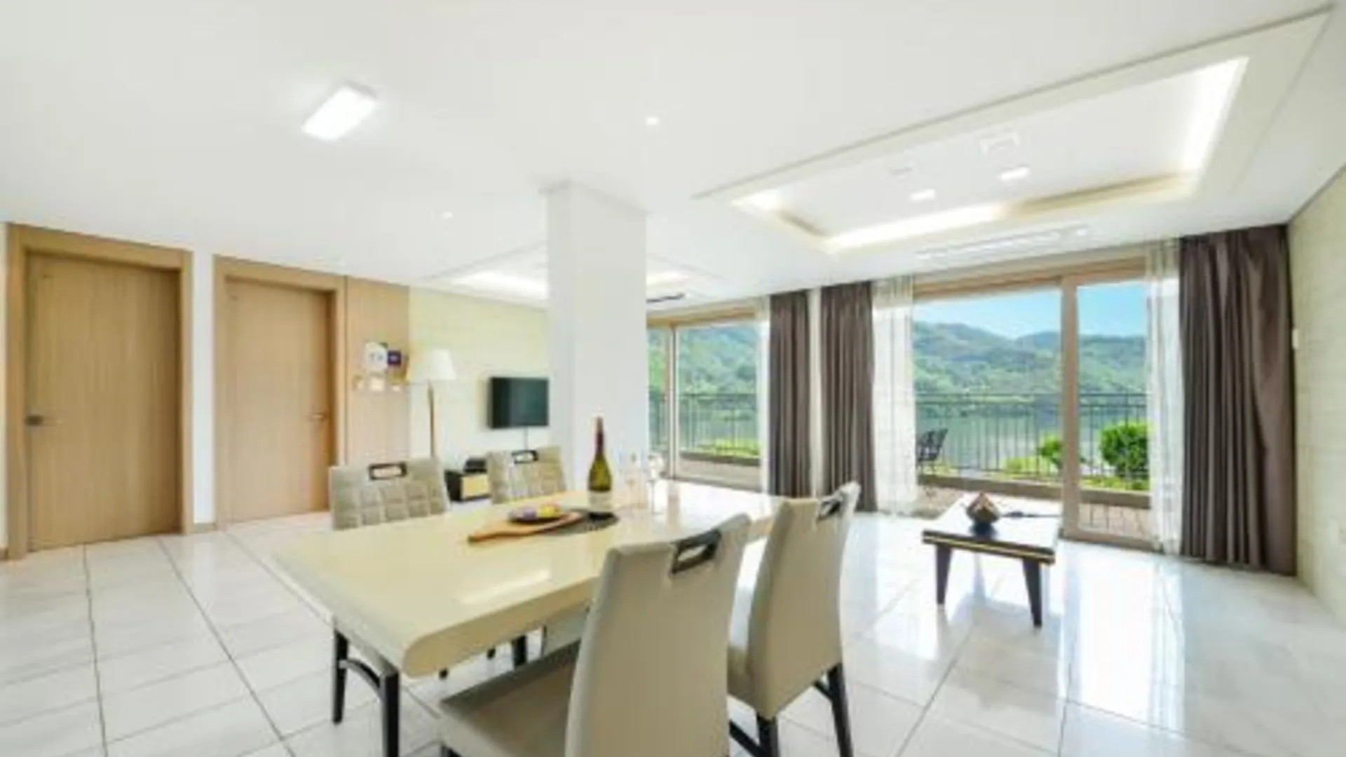 가평 가평 클럽피쉬빌라스 애견동반 펜션 3성급 게스트하우스 레스토랑