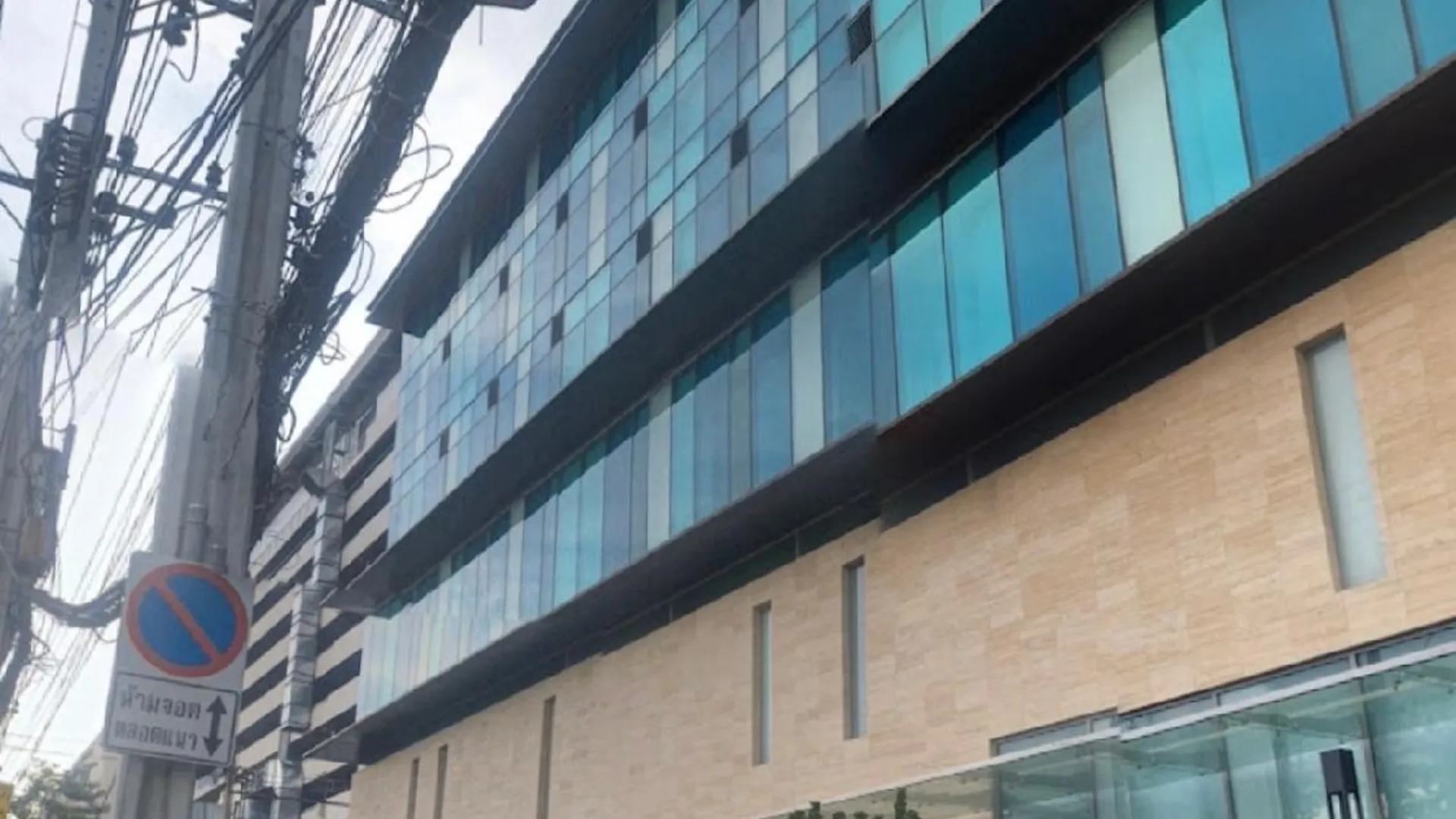 방콕 라차다피섹의 프라이빗 하우스 (30m², 침실 1개, 프라이빗 욕실 1개) 2성급 싱글룸 수영장