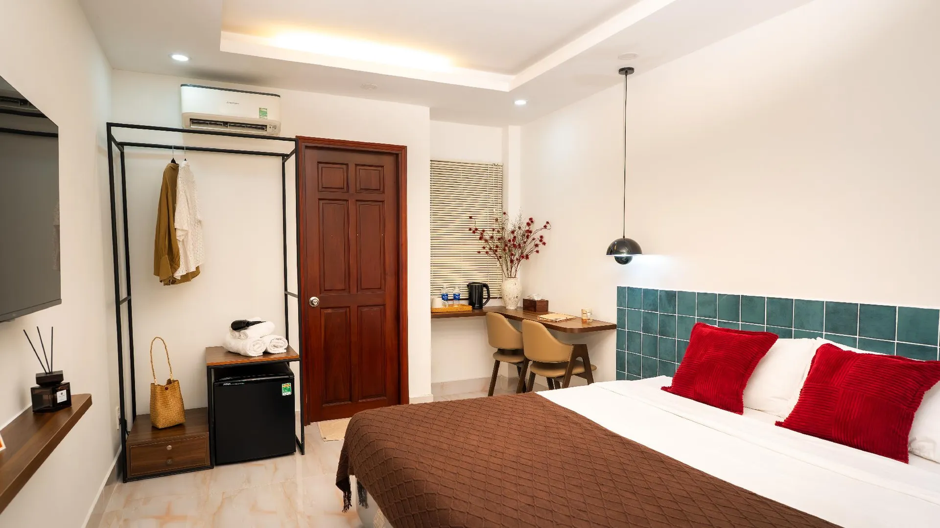 호치민 넷플릭스 스튜디오 니어 벤탄 마켓 4성급 호텔 객실