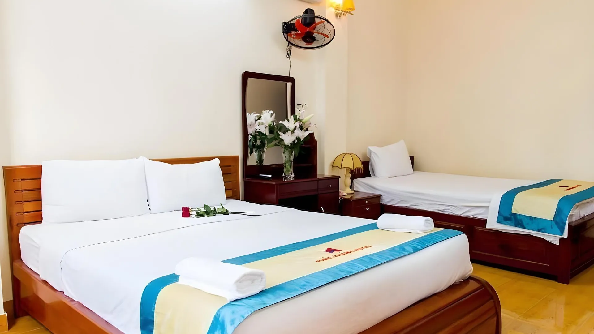 호치민 사이공 시티 센터 1성급 호텔 스위트룸