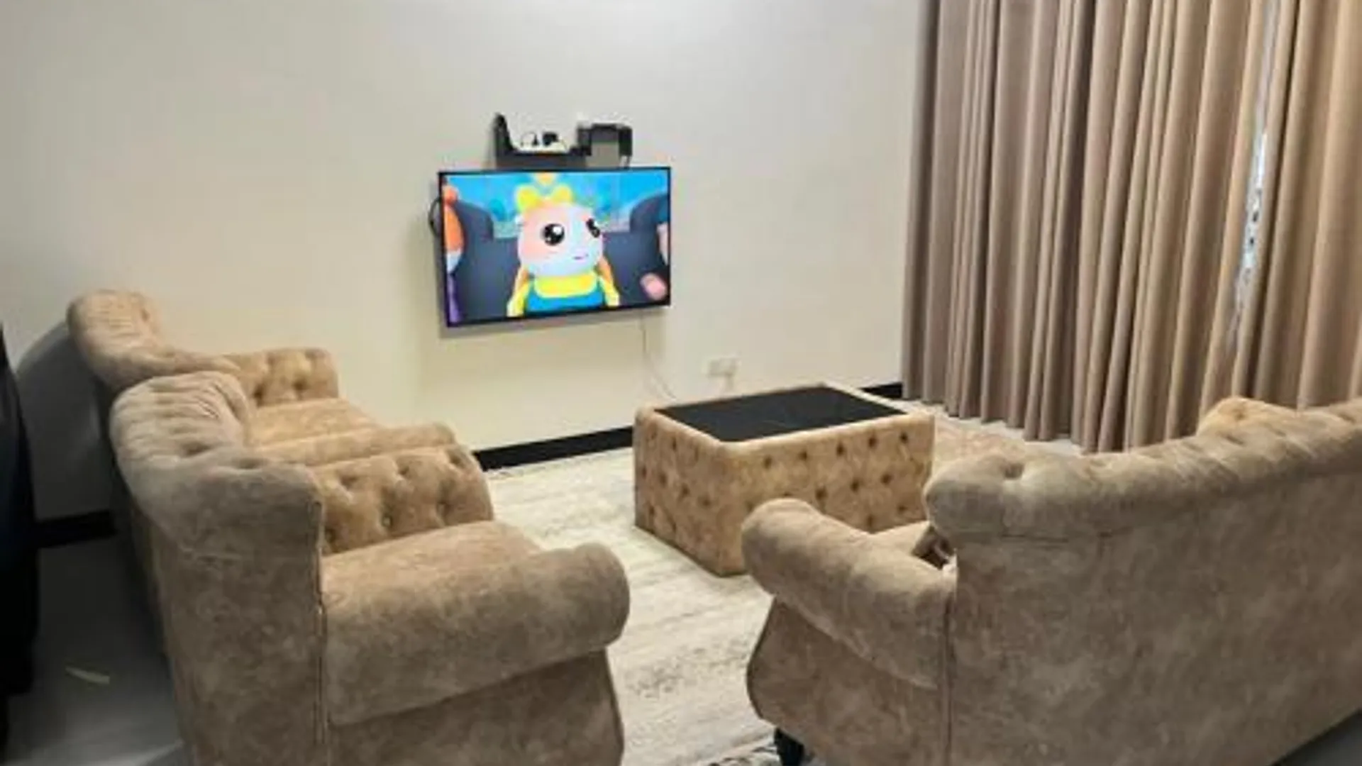 바투 아랑 바투 아랑의 프라이빗 하우스 (m², 침실 3개, 프라이빗 욕실 3개) 3성급 게스트하우스 스위트룸