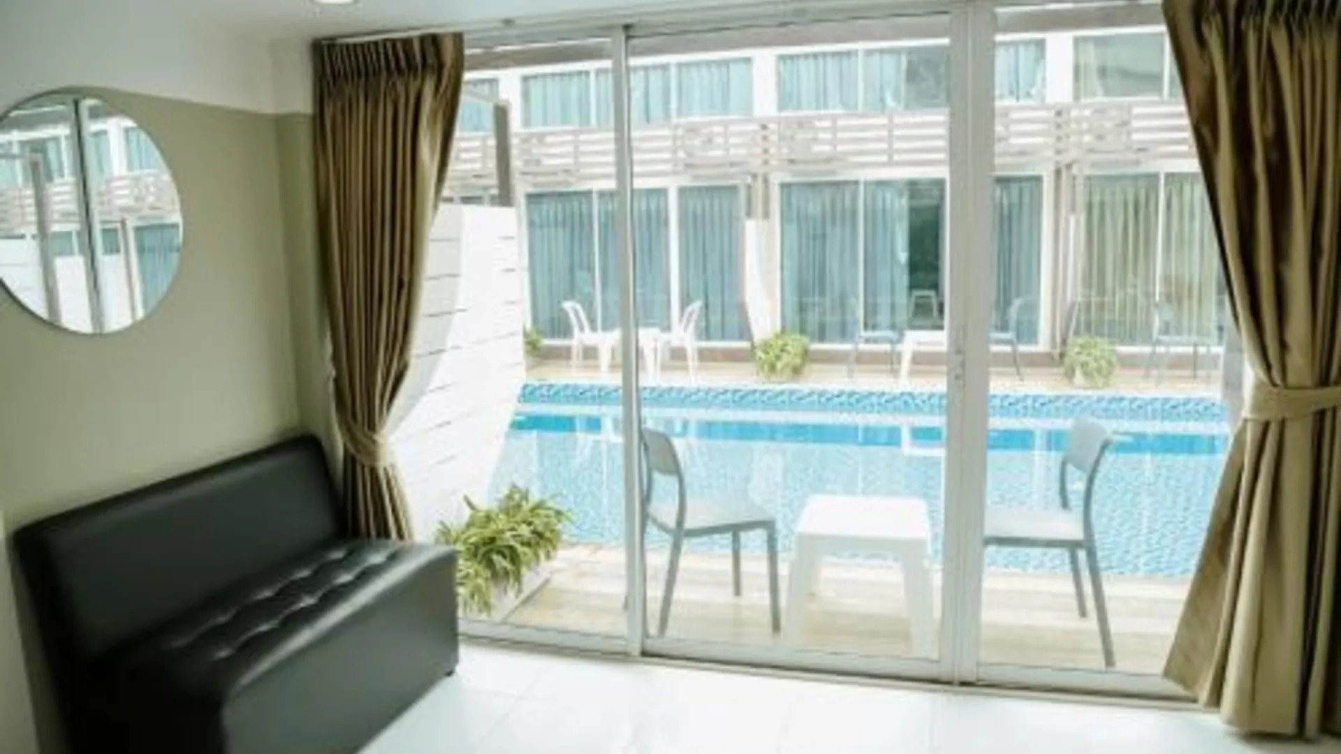 방콕 풀스톱 풀빌라 돈므앙 4성급 호텔 외관