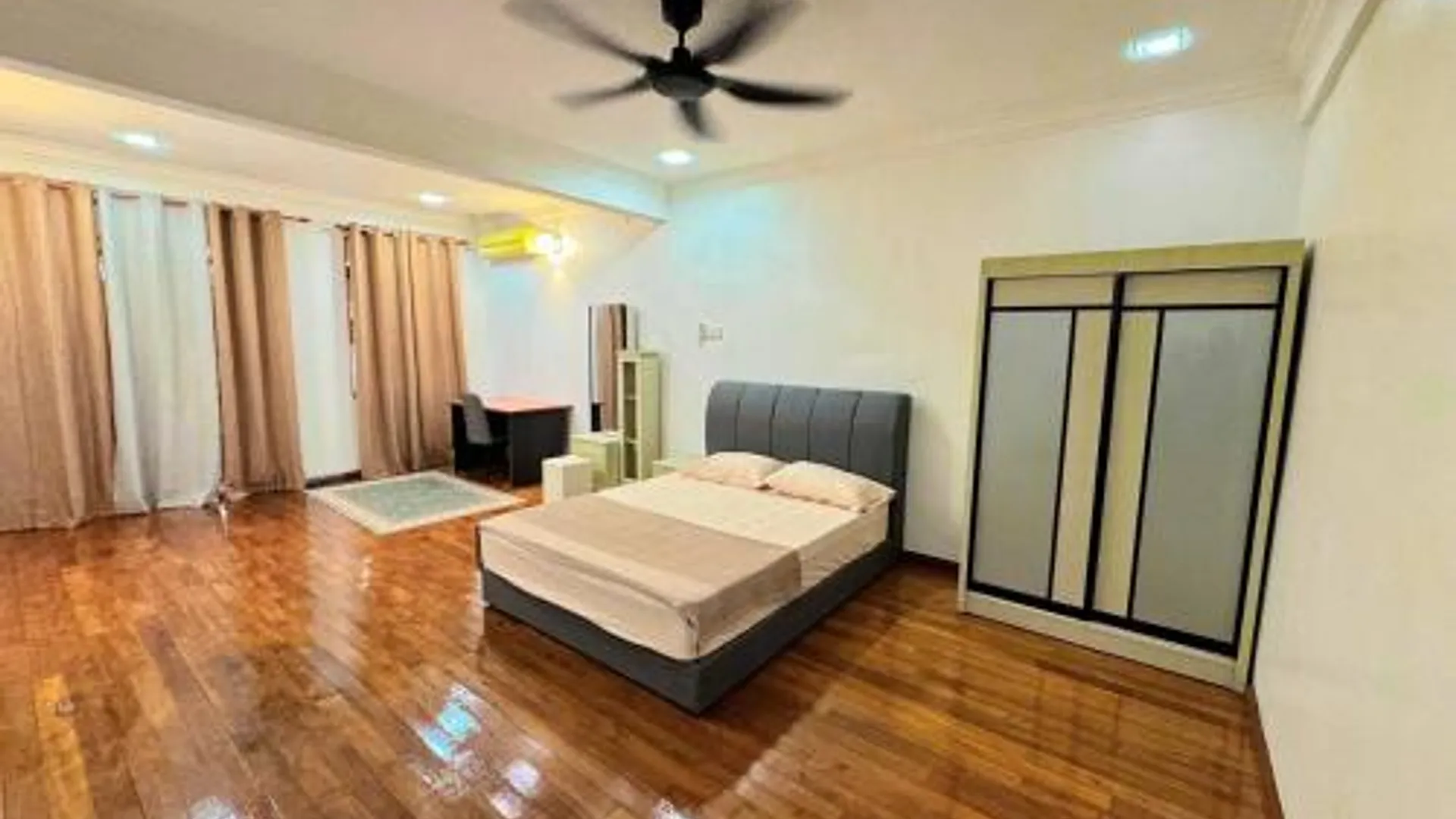 쿠알라테렝가누 쿠알라 이바이의 프라이빗 하우스 (1400m², 침실 6개, 프라이빗 욕실 3개) 3성급 게스트하우스 스위트룸