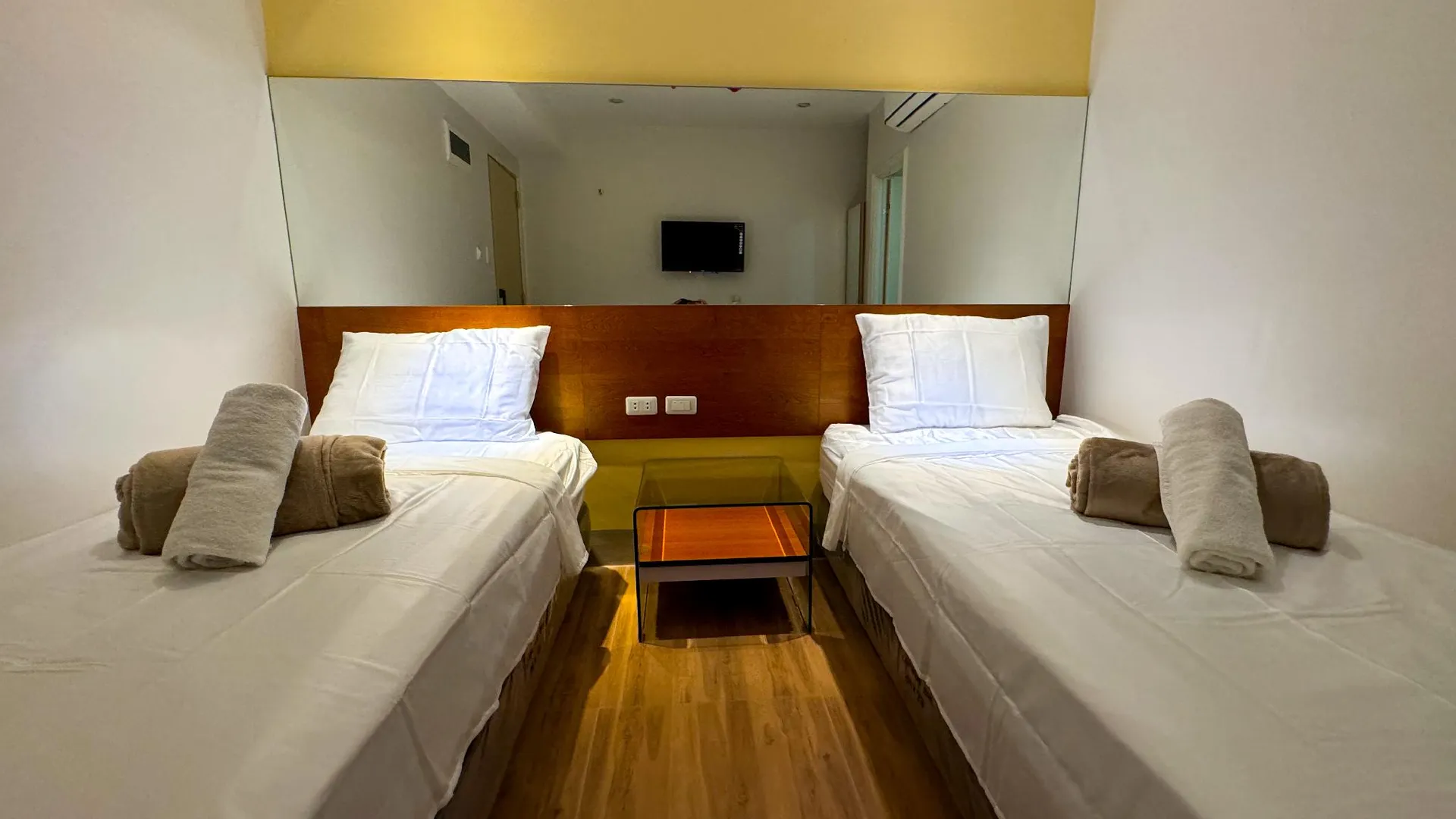 세부 아몬드 스위트 3성급 호텔 스위트룸