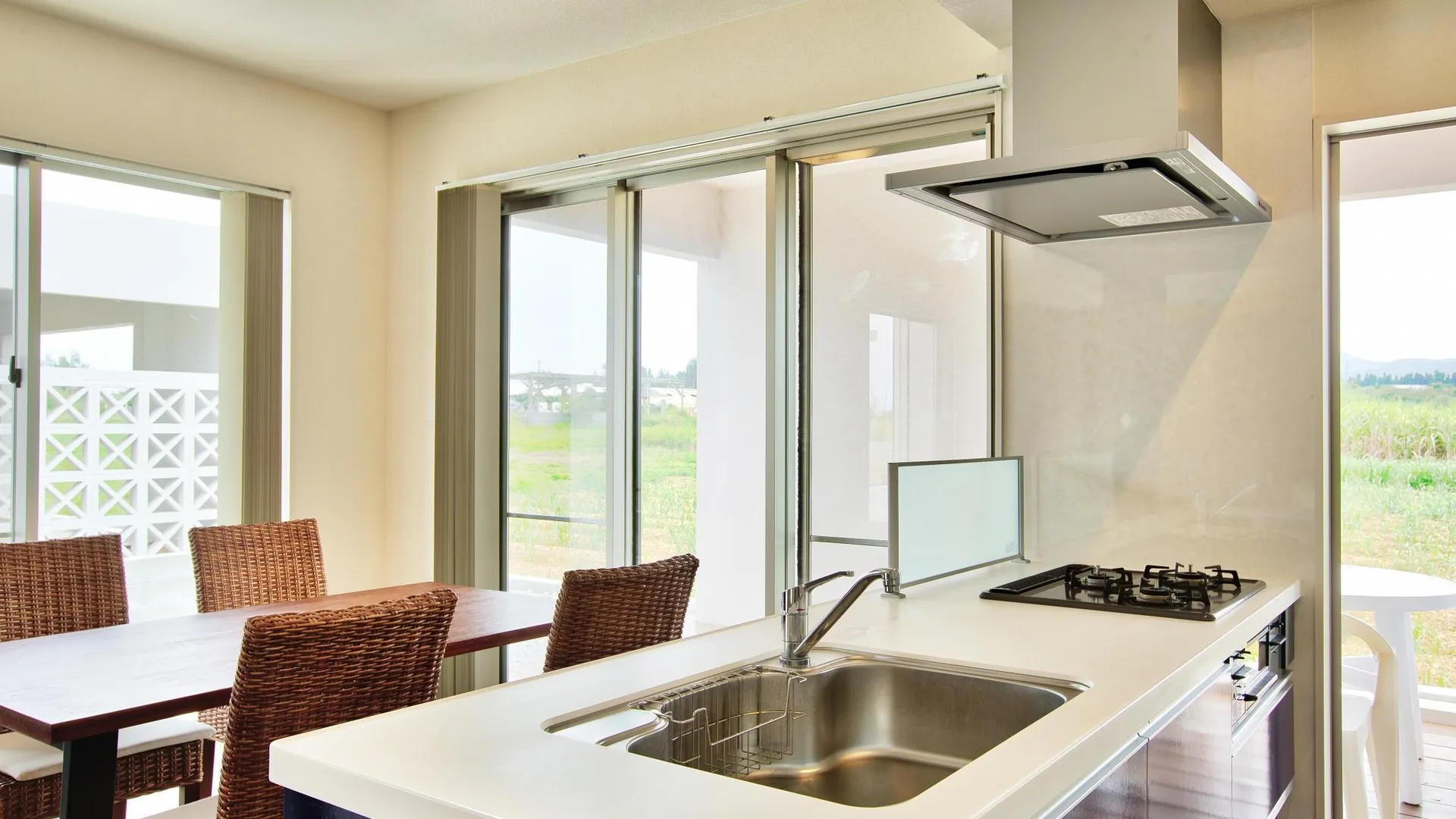 오키나와 본섬 코티지 씨윈드 나키진 1성급 호텔 외관