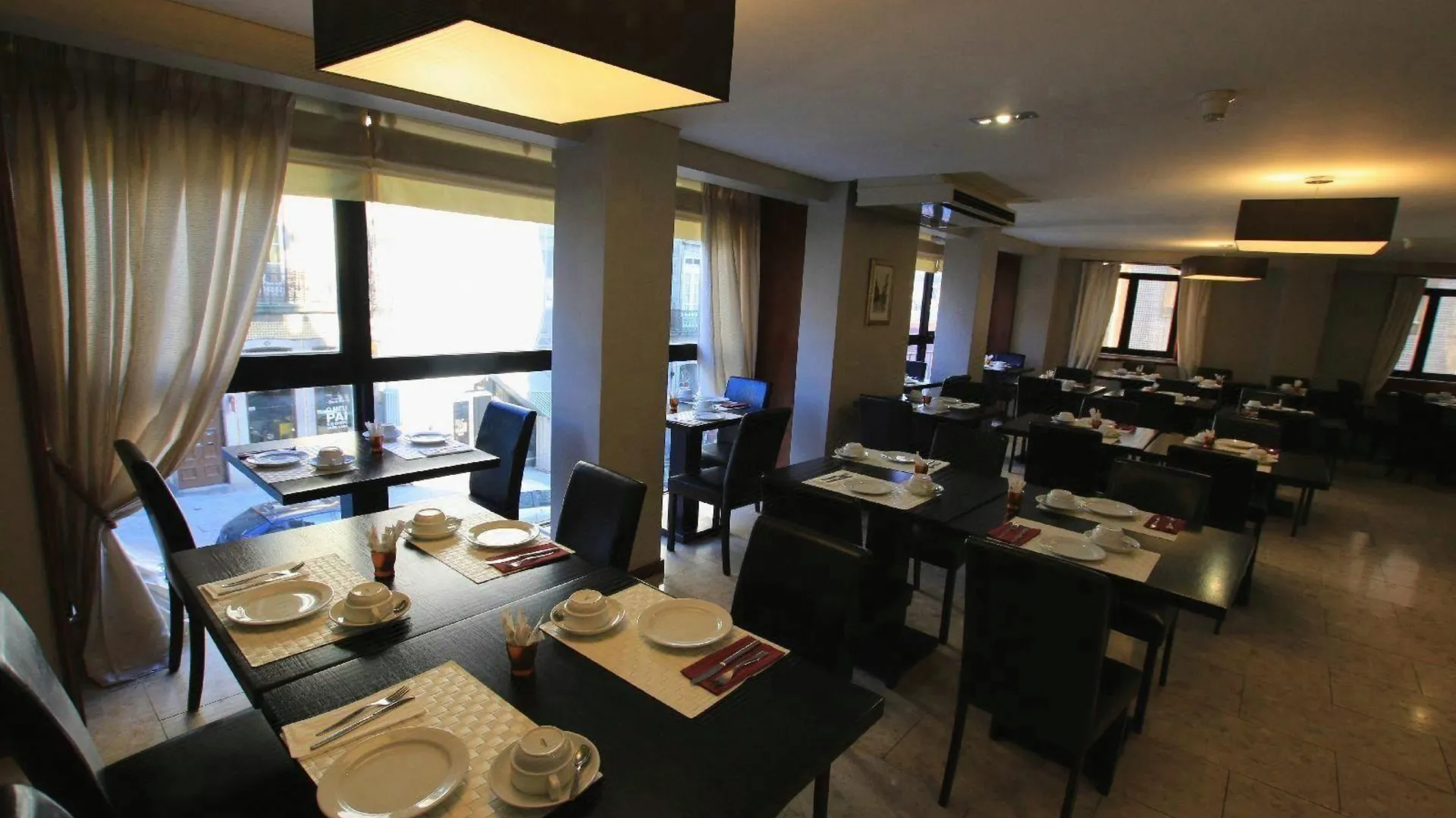 포르투 호텔 다 볼사 3성급 호텔 레스토랑