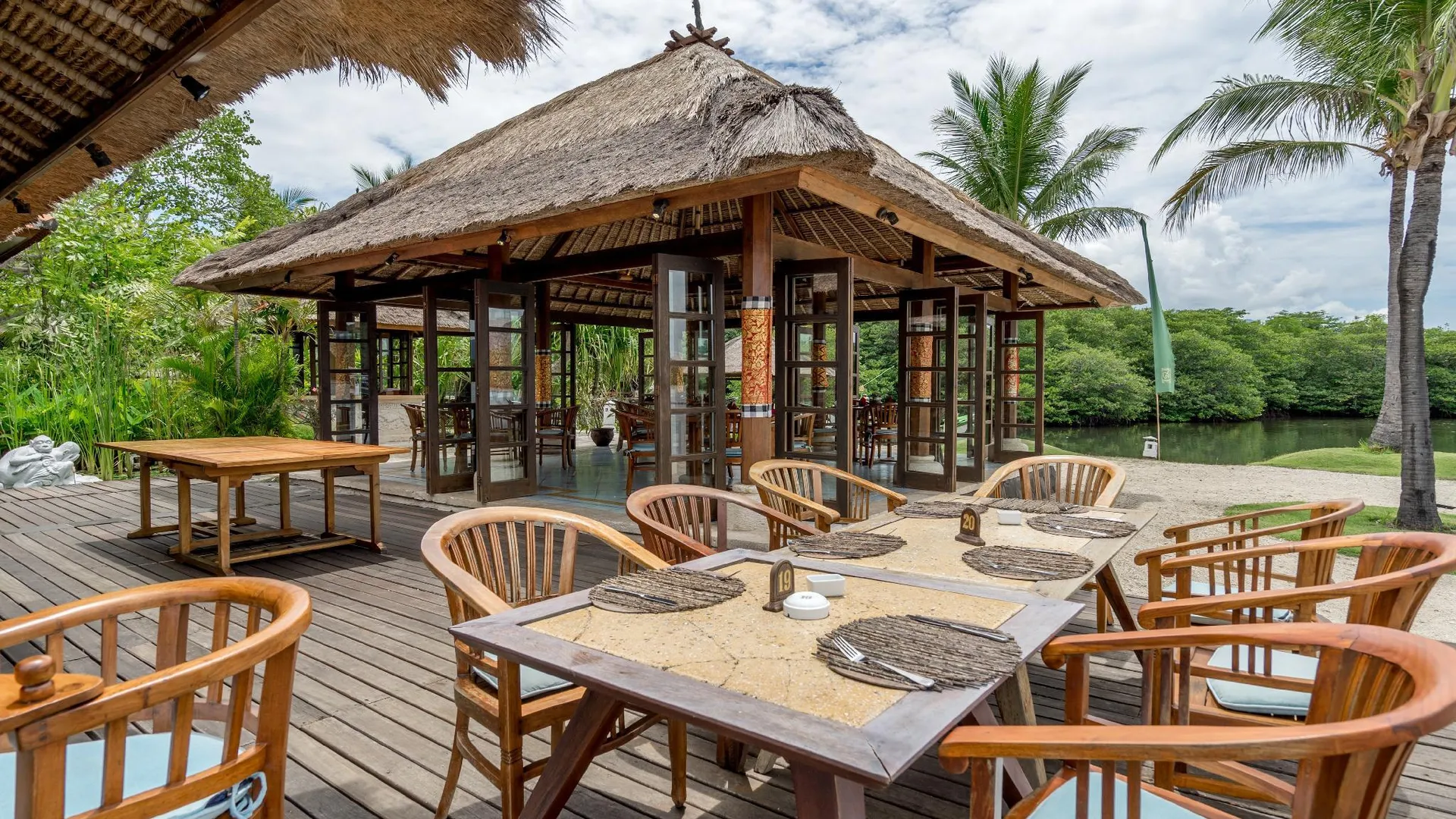 발리 밈피 리조트 멘장안 4성급 호텔 레스토랑