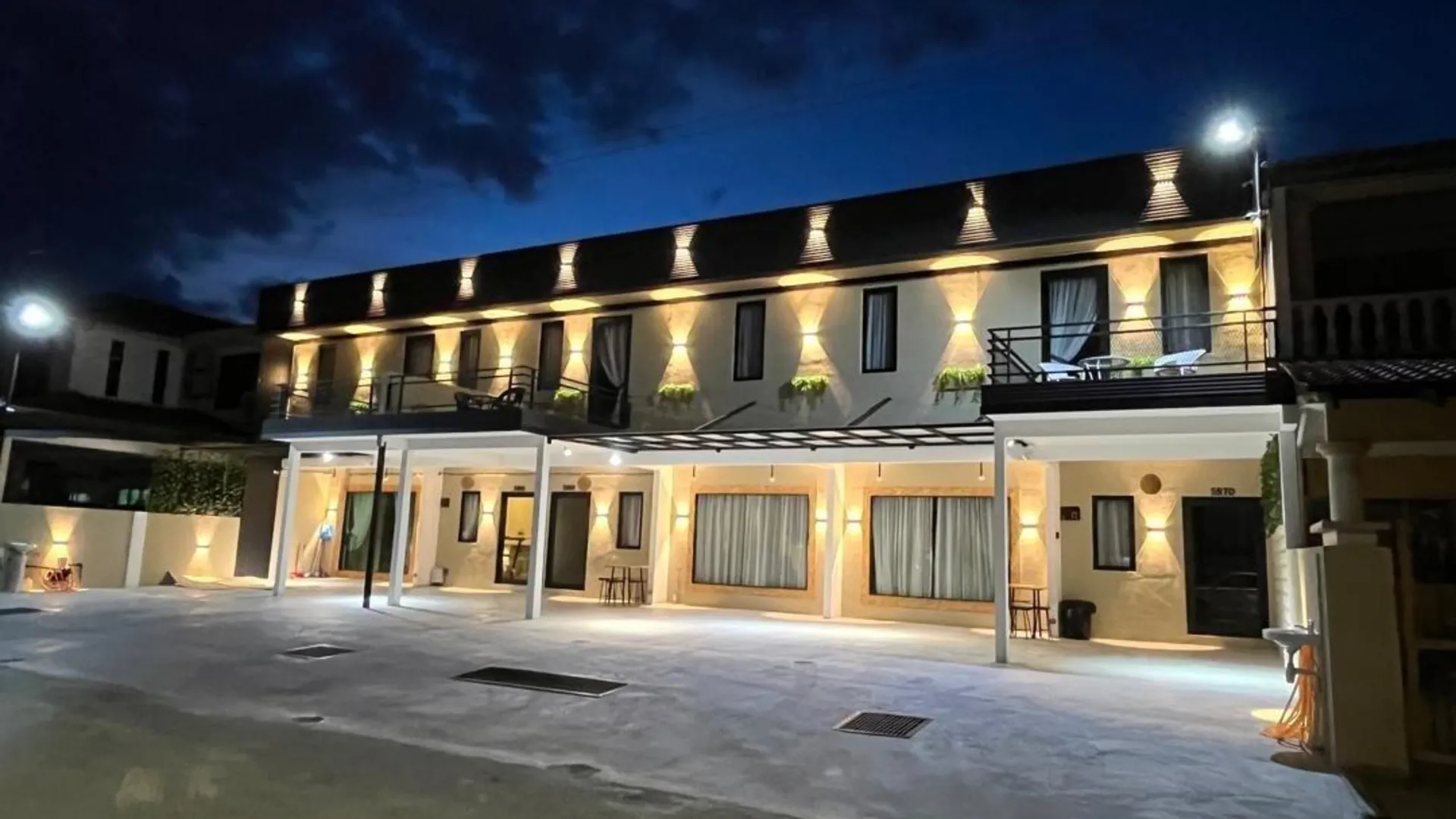 쿠안탄 레이크 치니의 프라이빗 하우스 (m², 침실 4개, 프라이빗 욕실 4개) 2성급 게스트하우스 로비