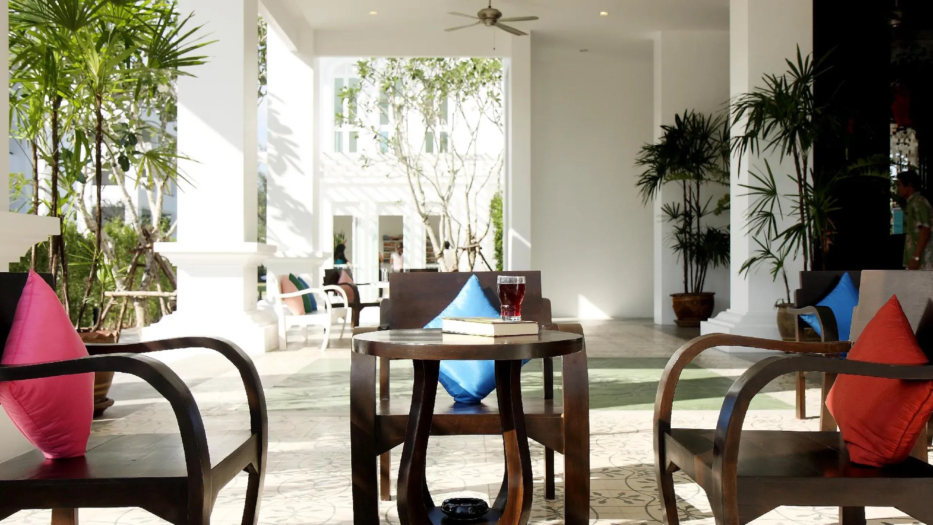 푸켓 디 올드 푸켓 카론 비치 리조트 4성급 호텔 외관