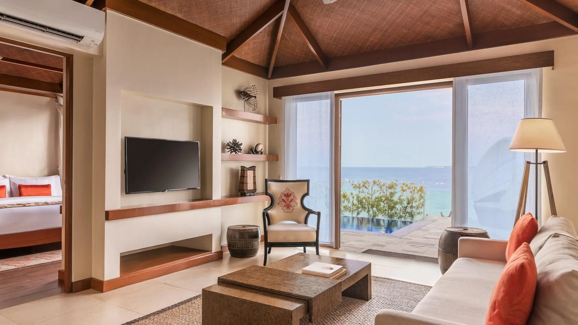 세부 크림슨 리조트 앤 스파 막탄, 세부 5성급 호텔 스위트룸