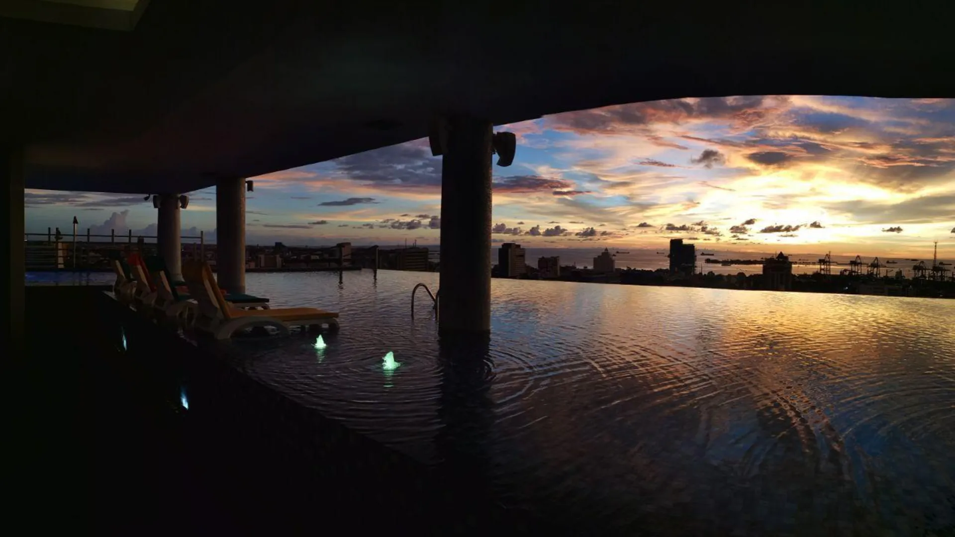 마카사르 카레보시 프리미어 마카사르 4성급 호텔 스위트룸