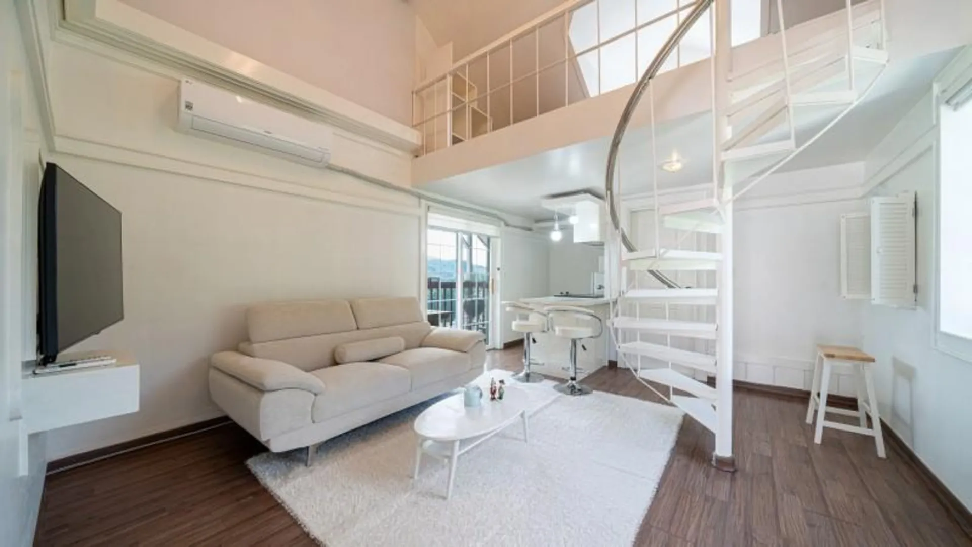 횡성 횡성 헬로우412펜션 2성급 게스트하우스 스위트룸