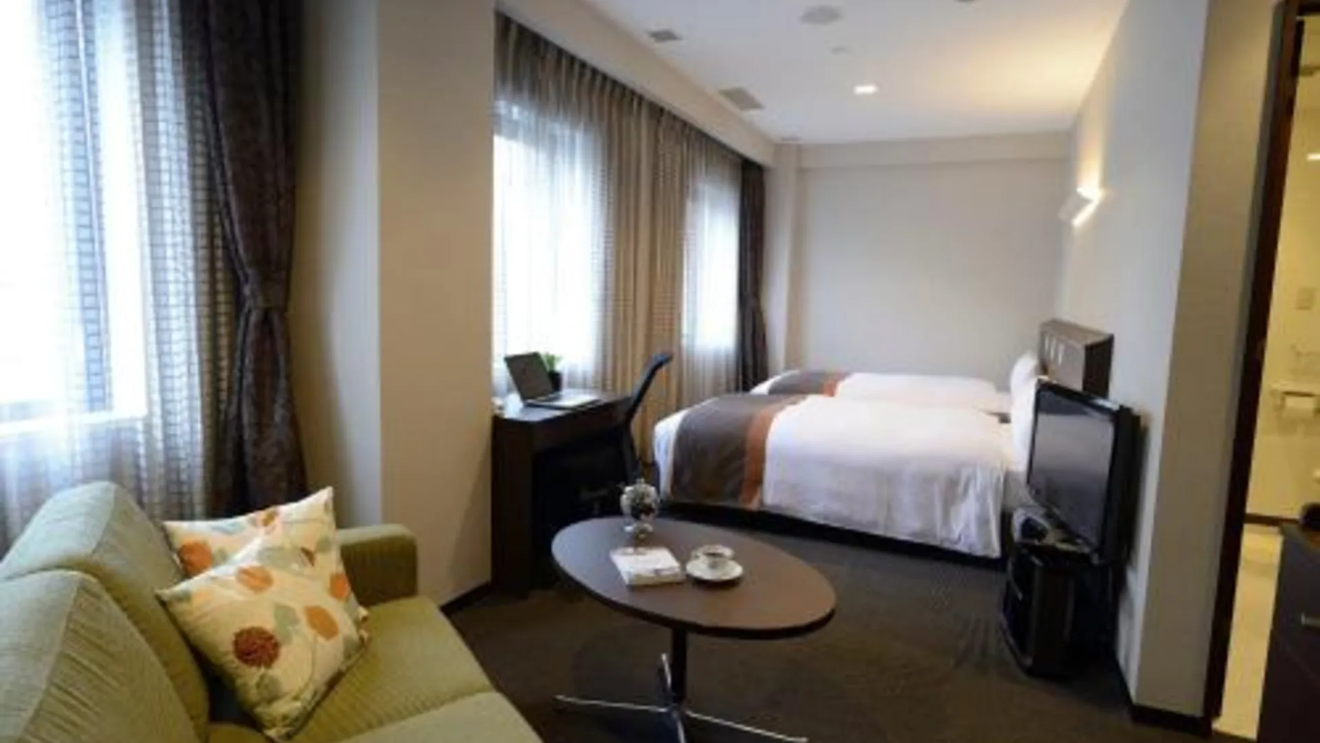 오사카 미도스지 호텔 내추럴 온천 2성급 호텔 스위트룸