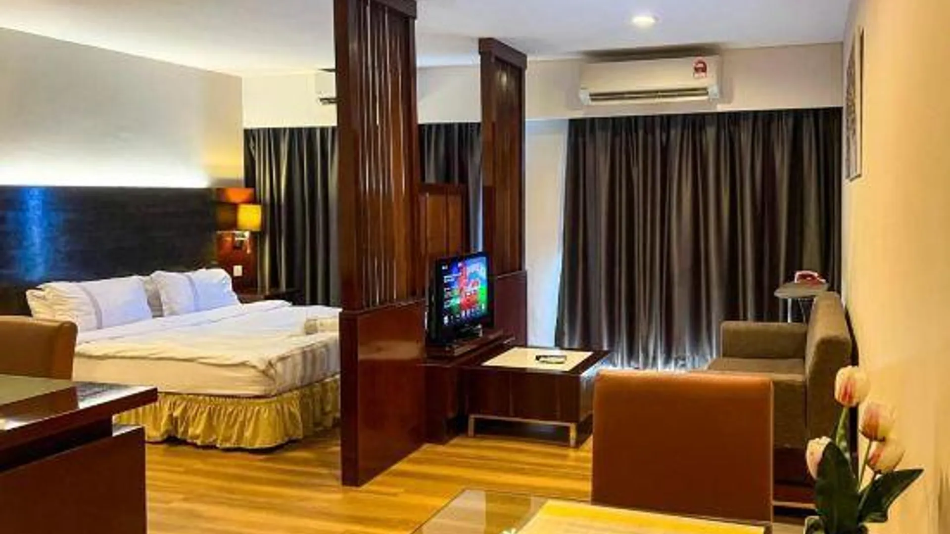 코타키나발루 Royal Crown Scsp 783 KK CBD near Imago 3성급 호텔 스위트룸