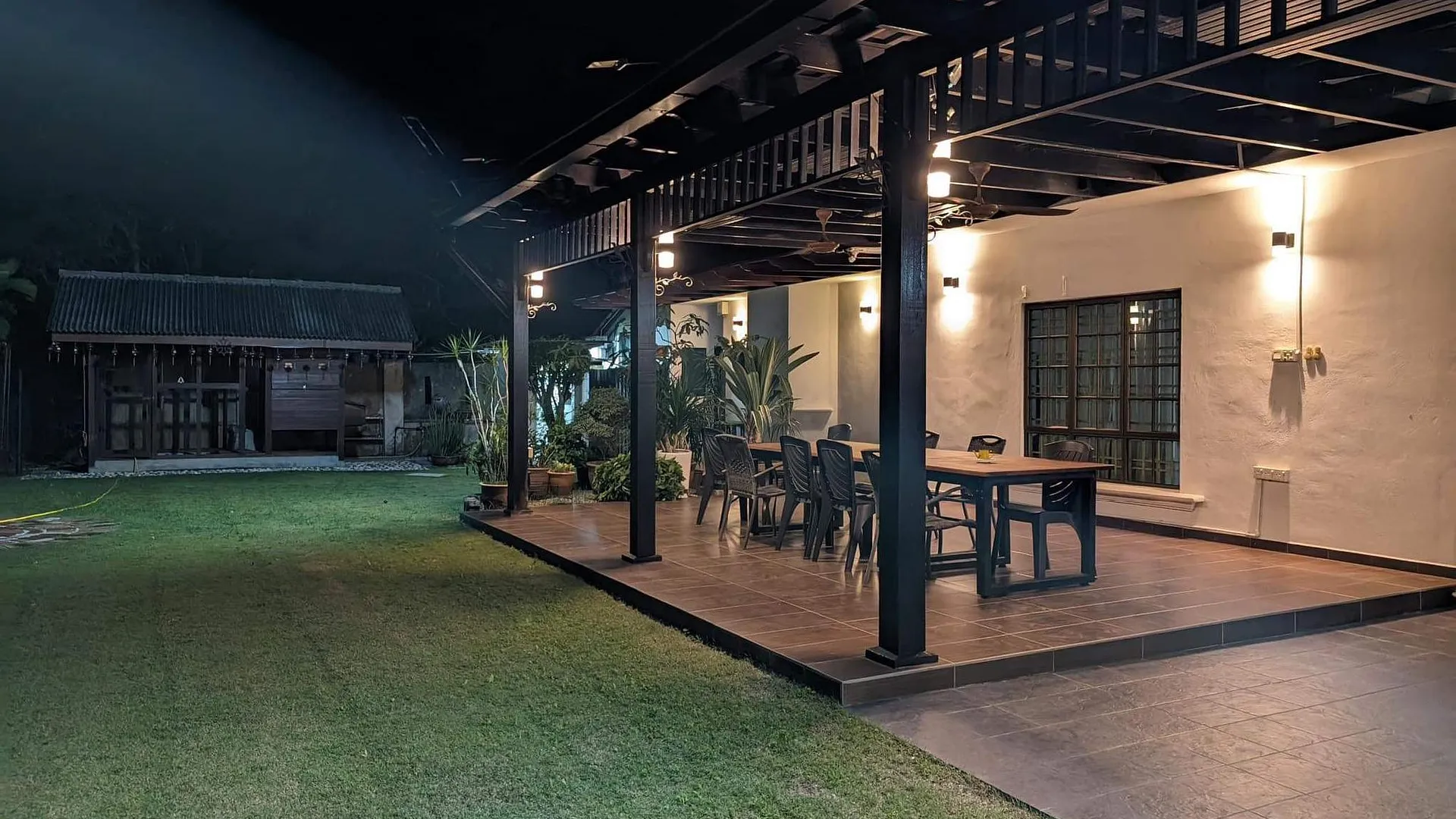 크루앙 클루앙 시티 센터의 프라이빗 하우스 (100m², 침실 4개, 프라이빗 욕실 4개) 3성급 게스트하우스 객실