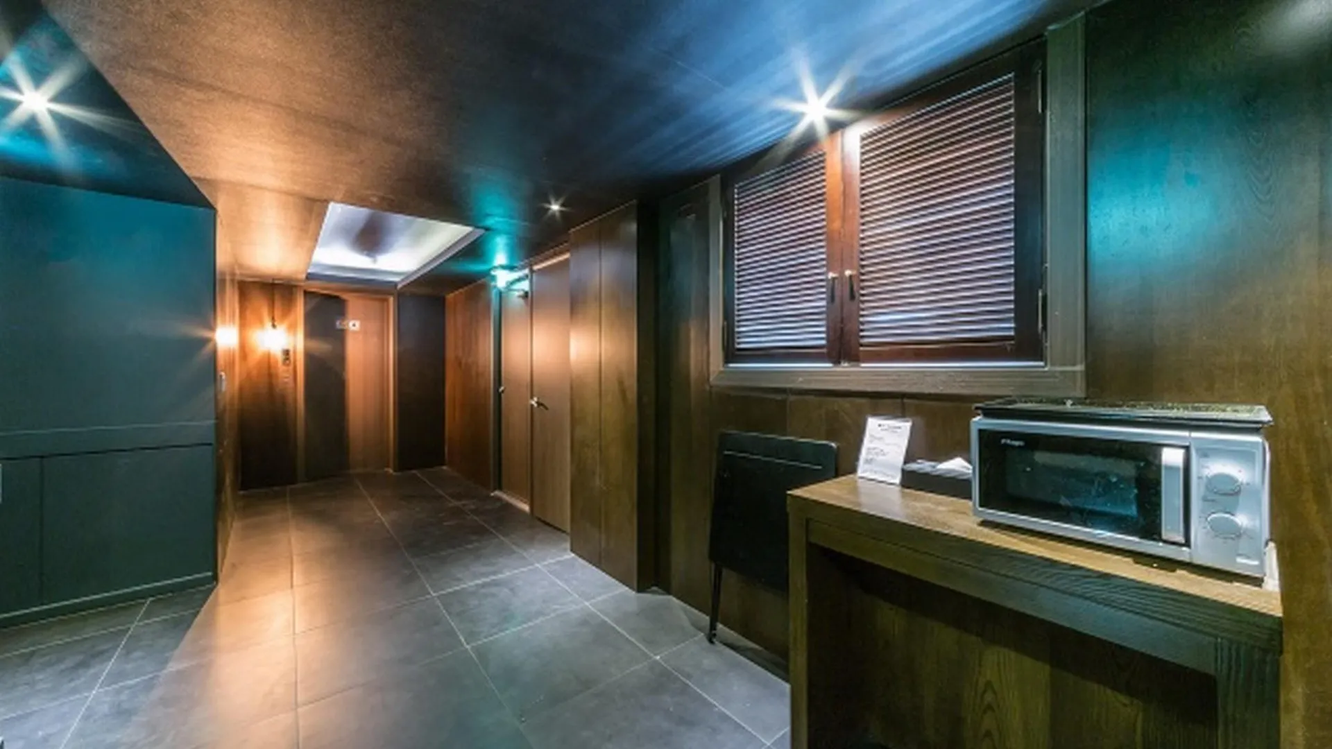 서울 신사 라 트리 호텔 외관