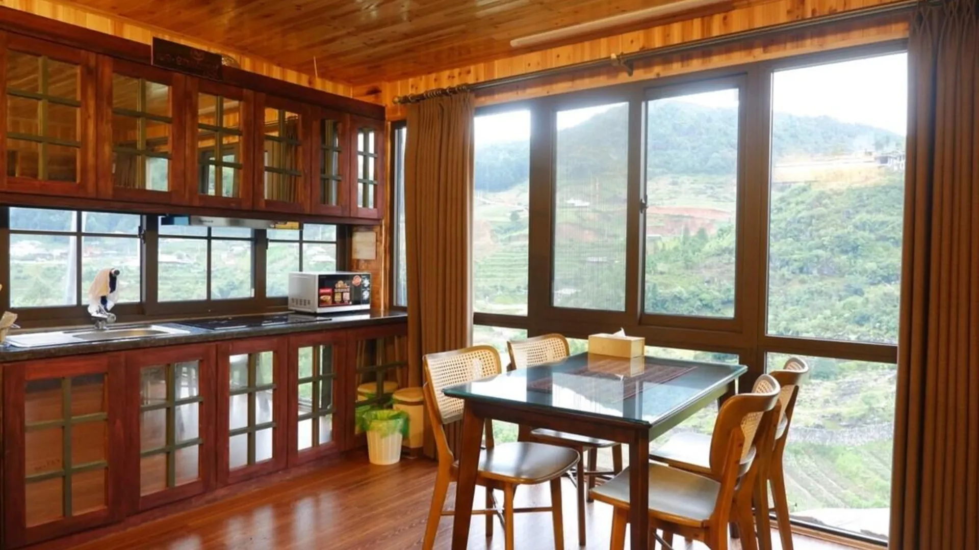 사파 따핀의 프라이빗 하우스 (300m², 침실 5개, 프라이빗 욕실 5개) 3성급 싱글룸 레스토랑