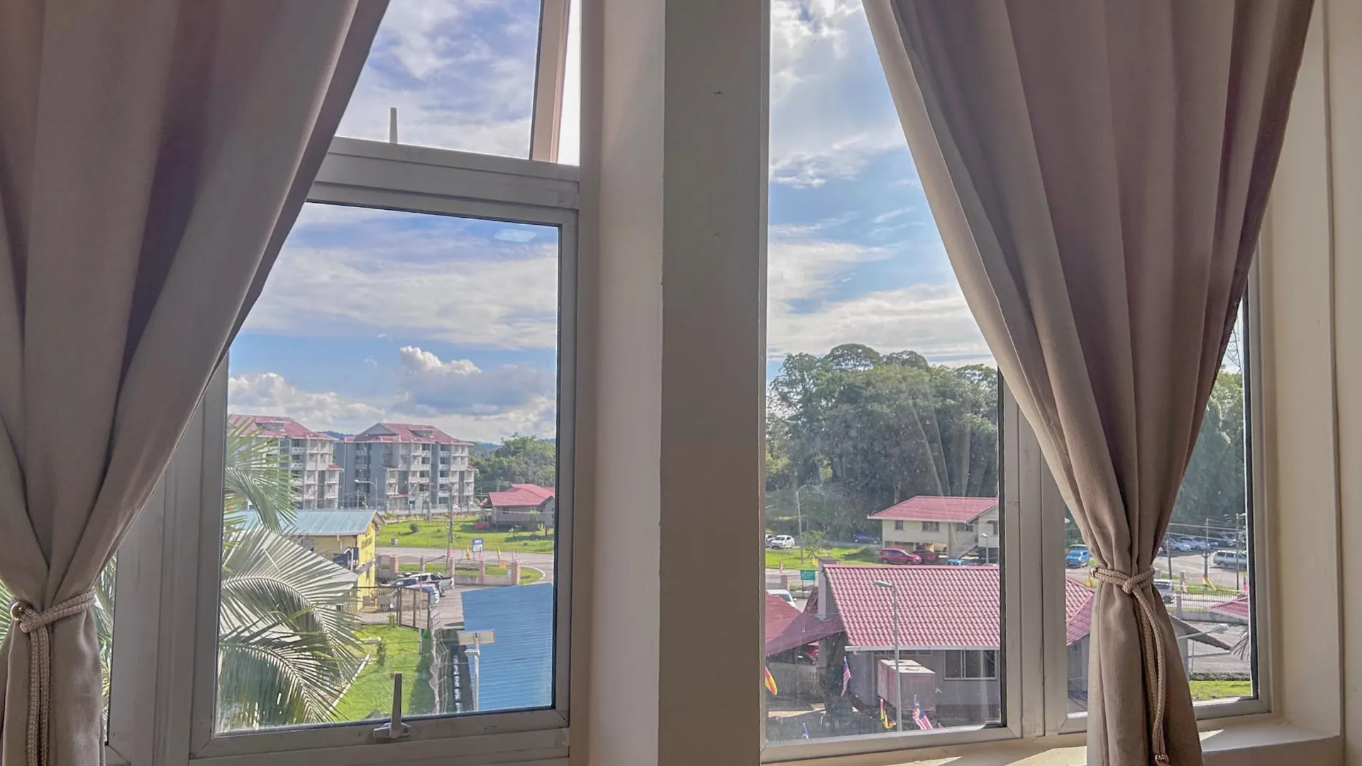 스리 아만 THE ROOM HOSTEL 3성급 호텔 레스토랑