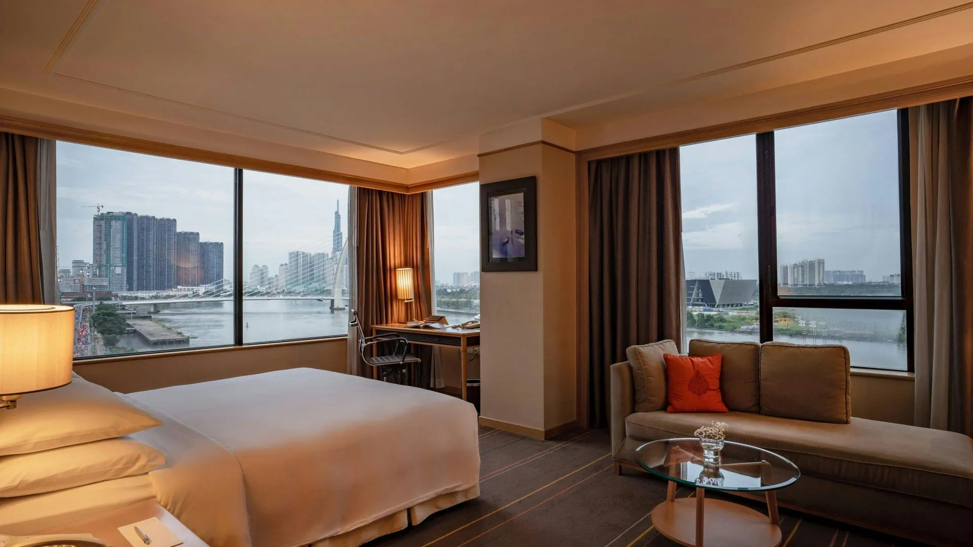 호치민 르네상스 리버사이드 호텔 사이공 5성급 호텔 스위트룸