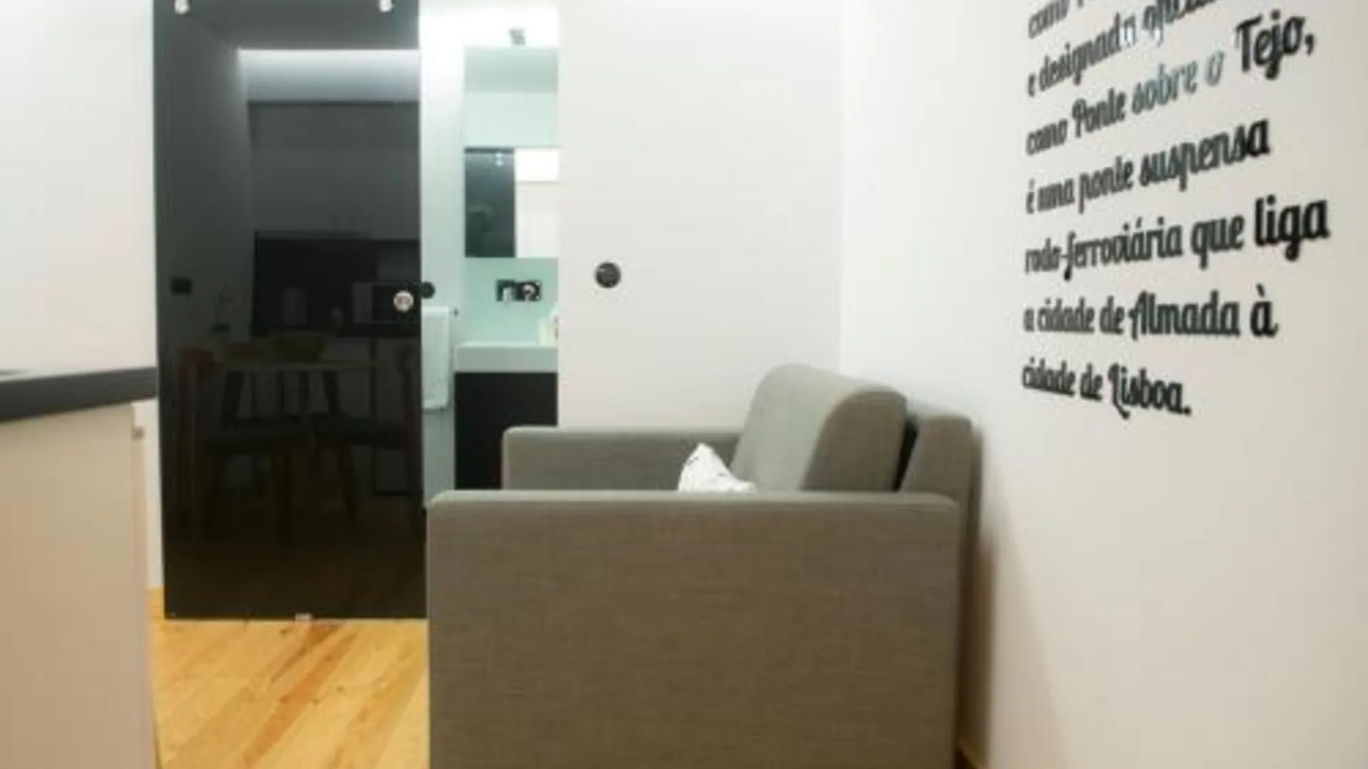 리스본 파테오 사우다지 로프트 4성급 게스트하우스 수영장