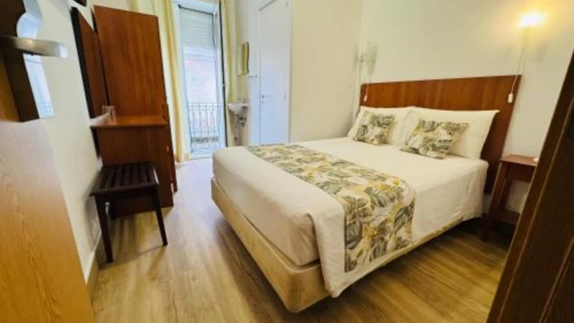 리스본 레지덴셜 카모이스 2성급 호텔 외관