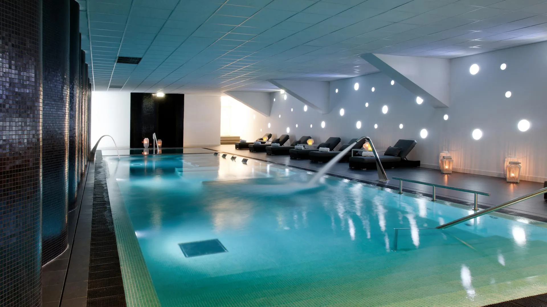 귀마레스 오픈 빌리지 스포츠 호텔 앤 스파 클럽 4성급 호텔 수영장