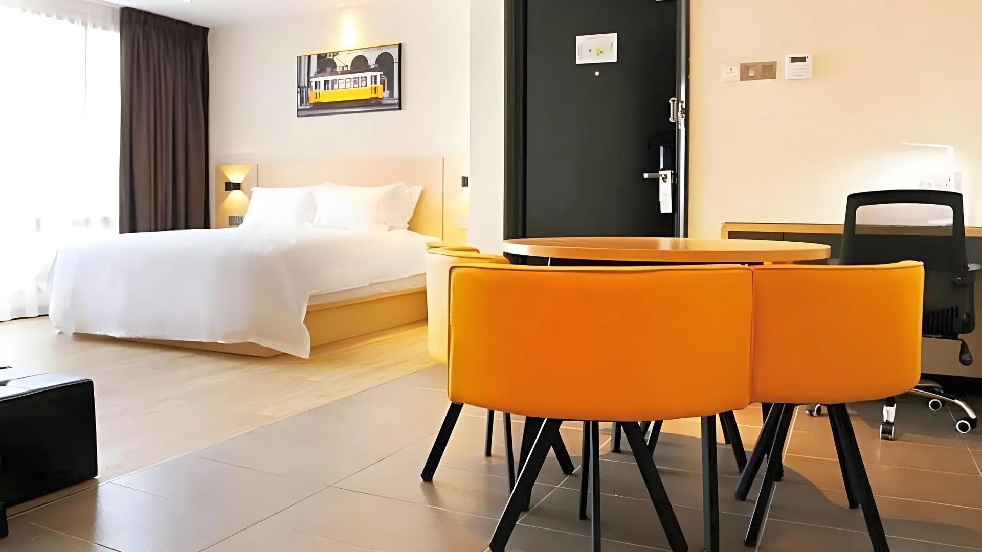 틀룩인탄 리버텔 3성급 호텔 스위트룸